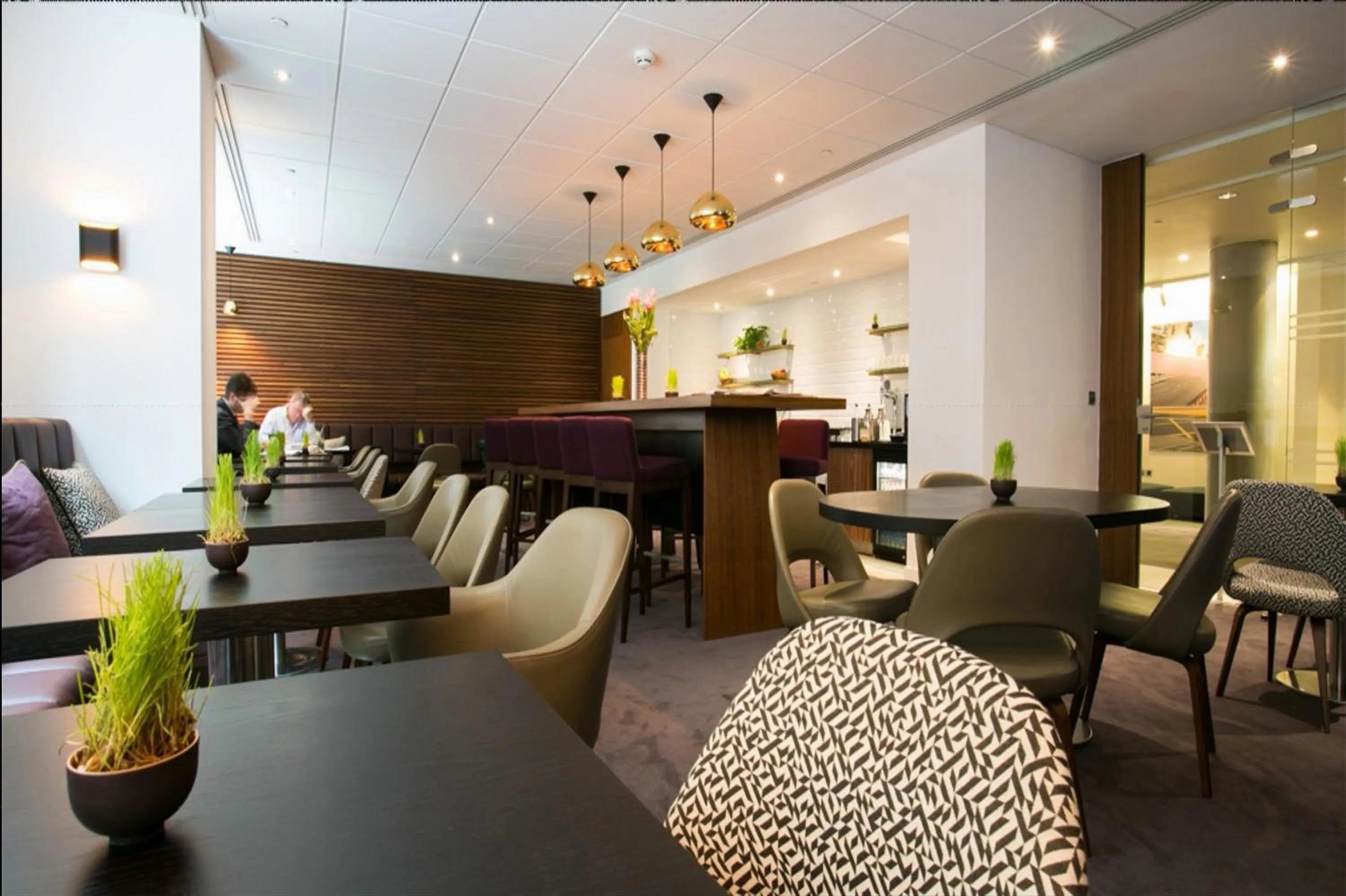 Lounge or bar in DoubleTree by Hilton Hotel London - Tower of London