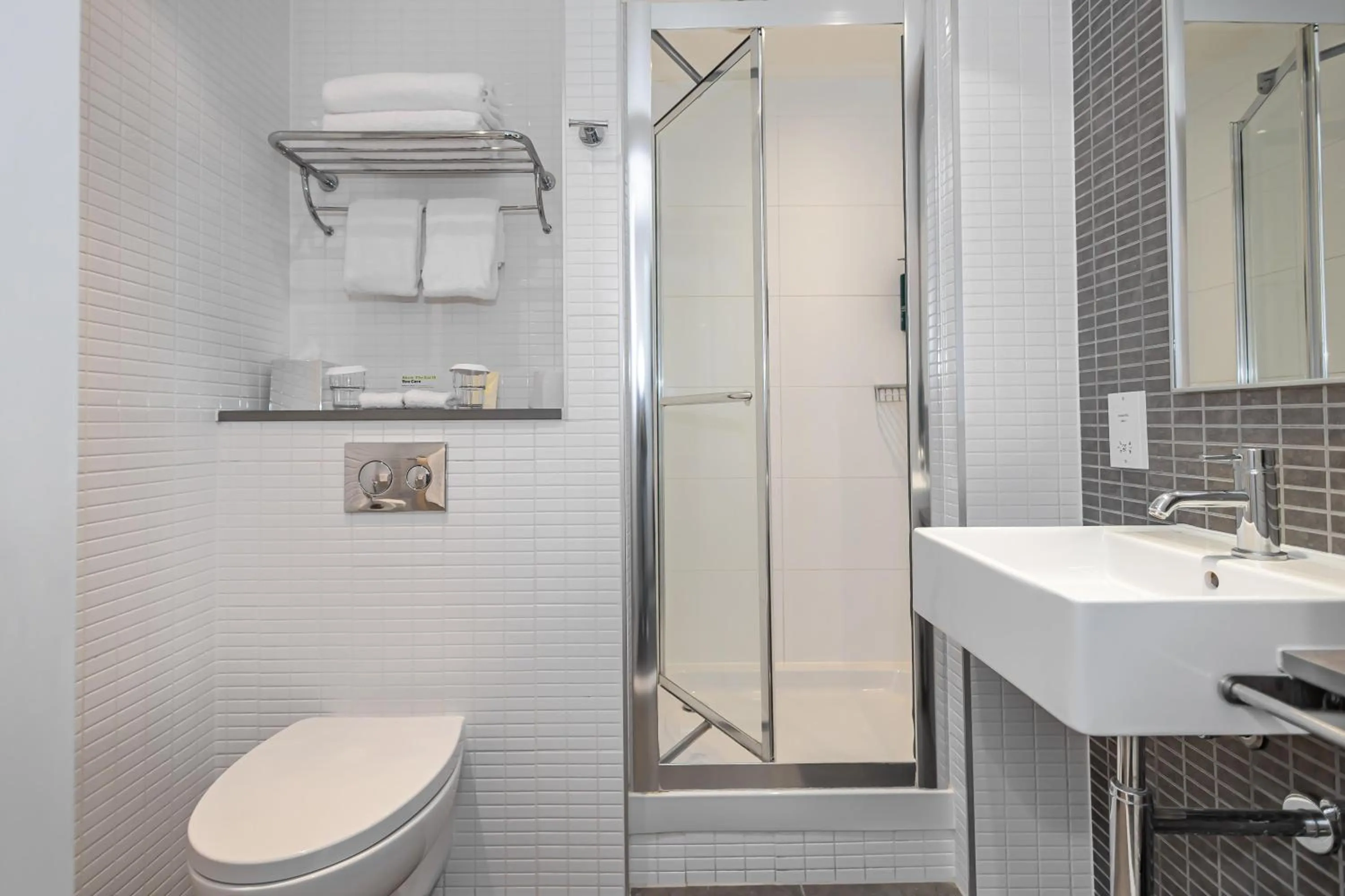 Bathroom in DoubleTree by Hilton Hotel London - Tower of London