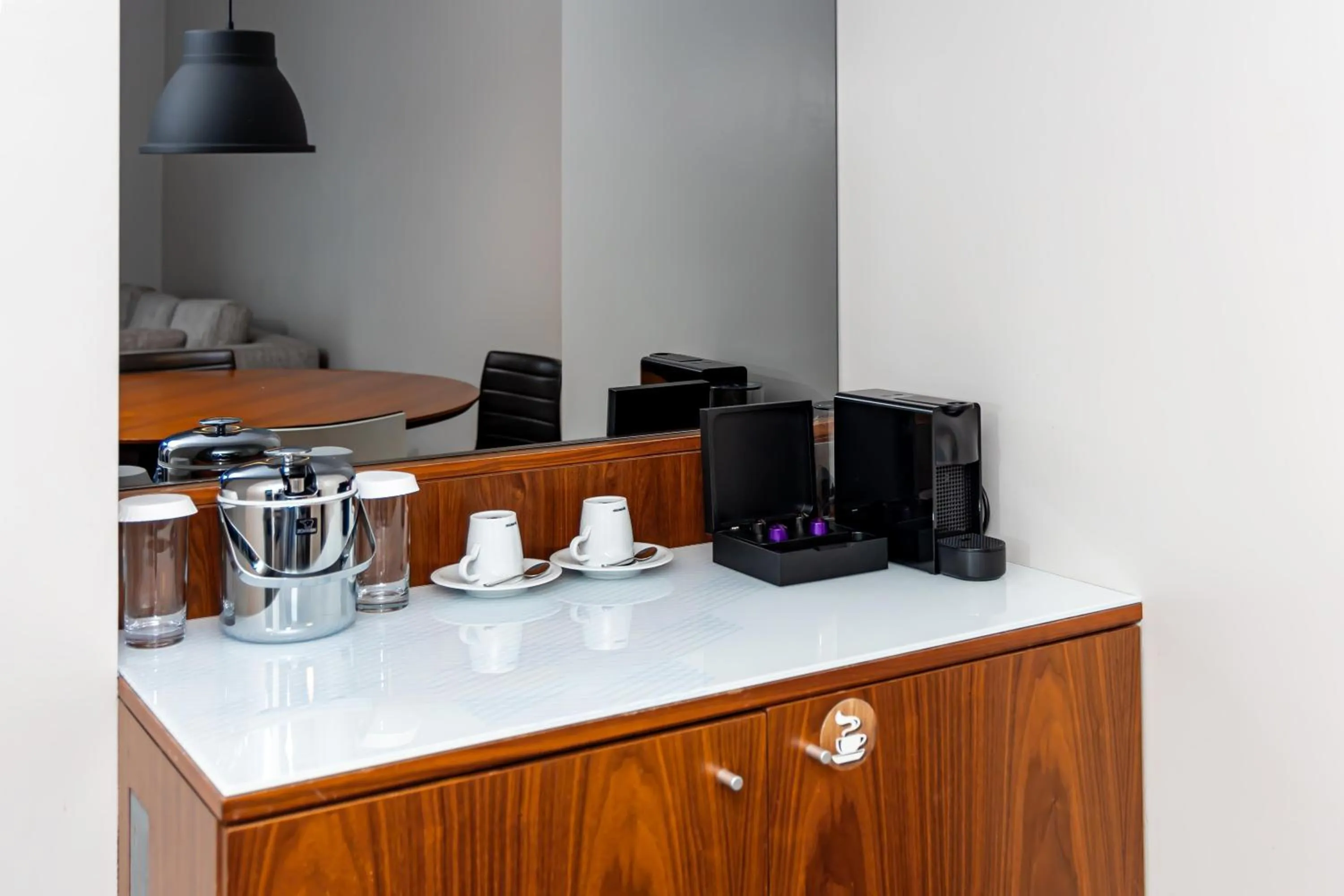 Photo of the whole room in DoubleTree by Hilton Hotel London - Tower of London