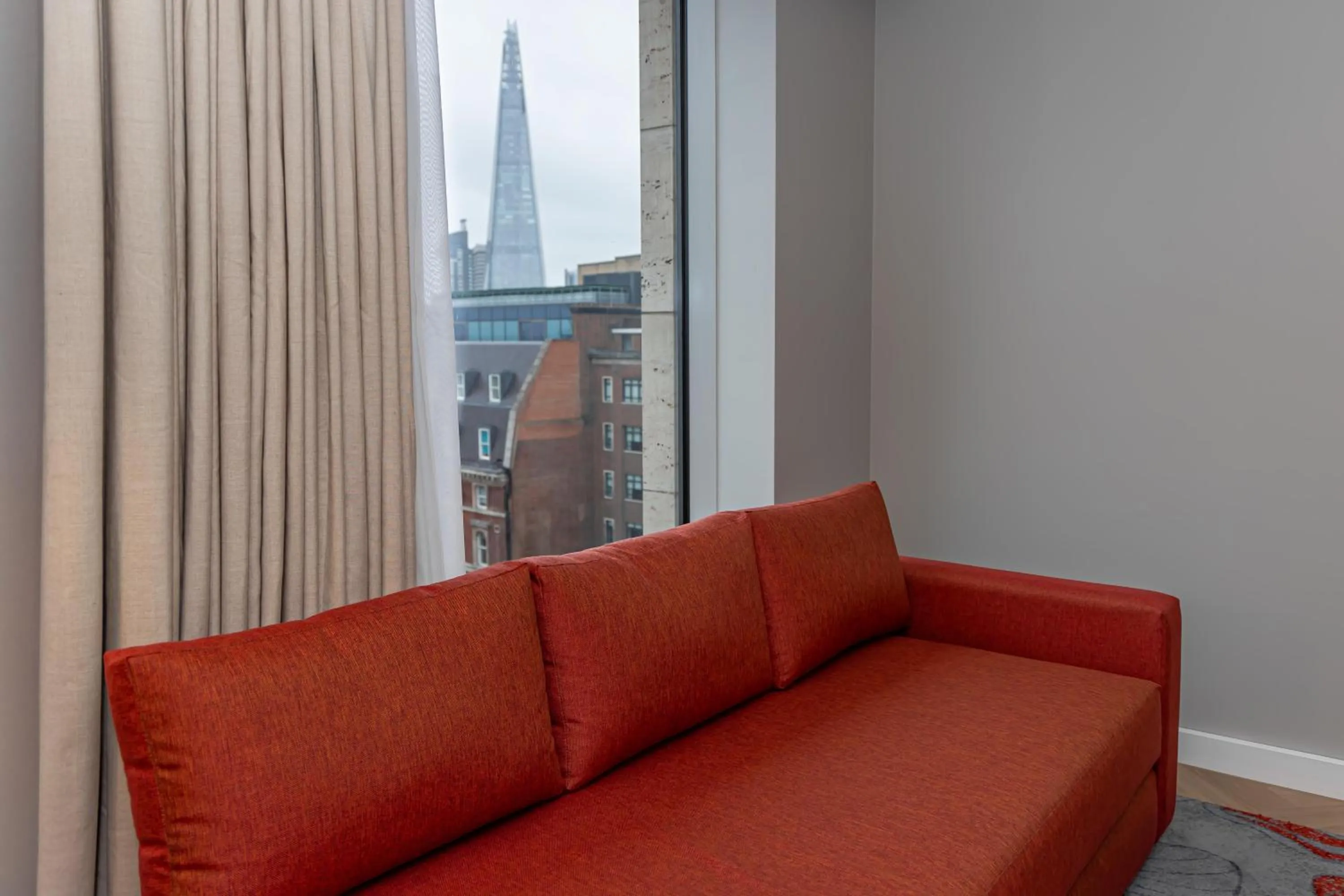 Living room in DoubleTree by Hilton Hotel London - Tower of London