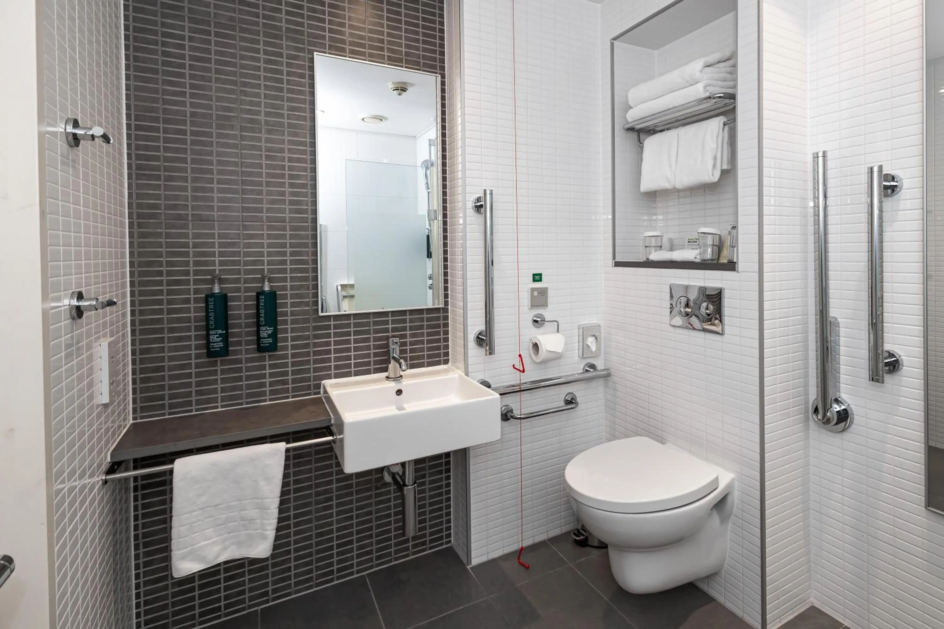 Bathroom in DoubleTree by Hilton Hotel London - Tower of London