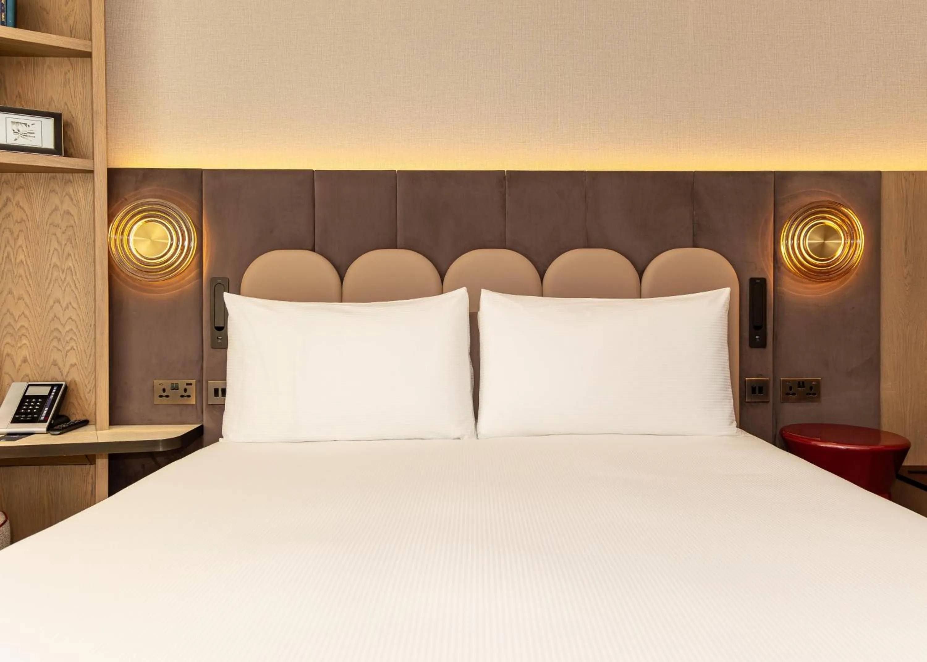 Bed in DoubleTree by Hilton Hotel London - Tower of London