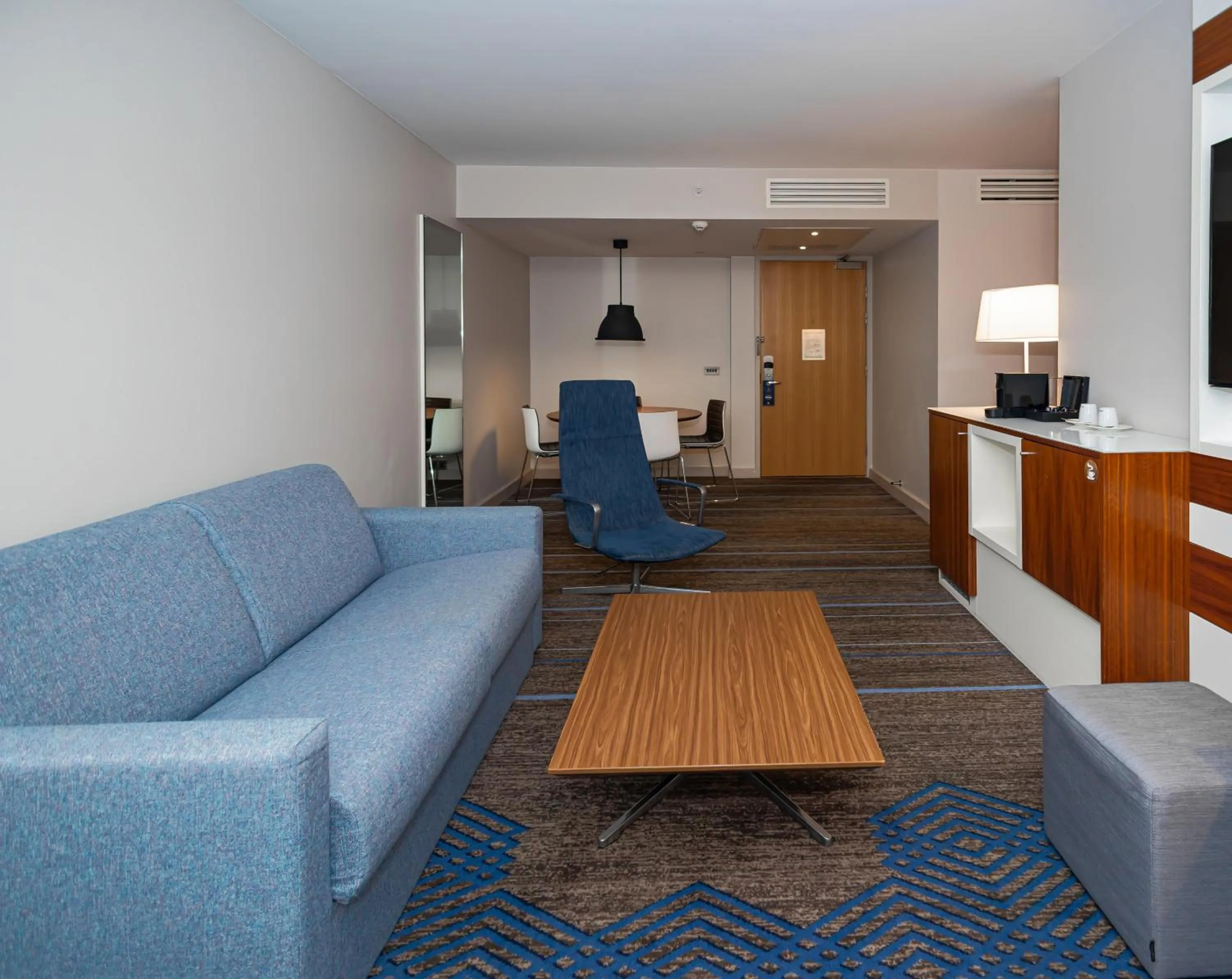 Living room in DoubleTree by Hilton Hotel London - Tower of London