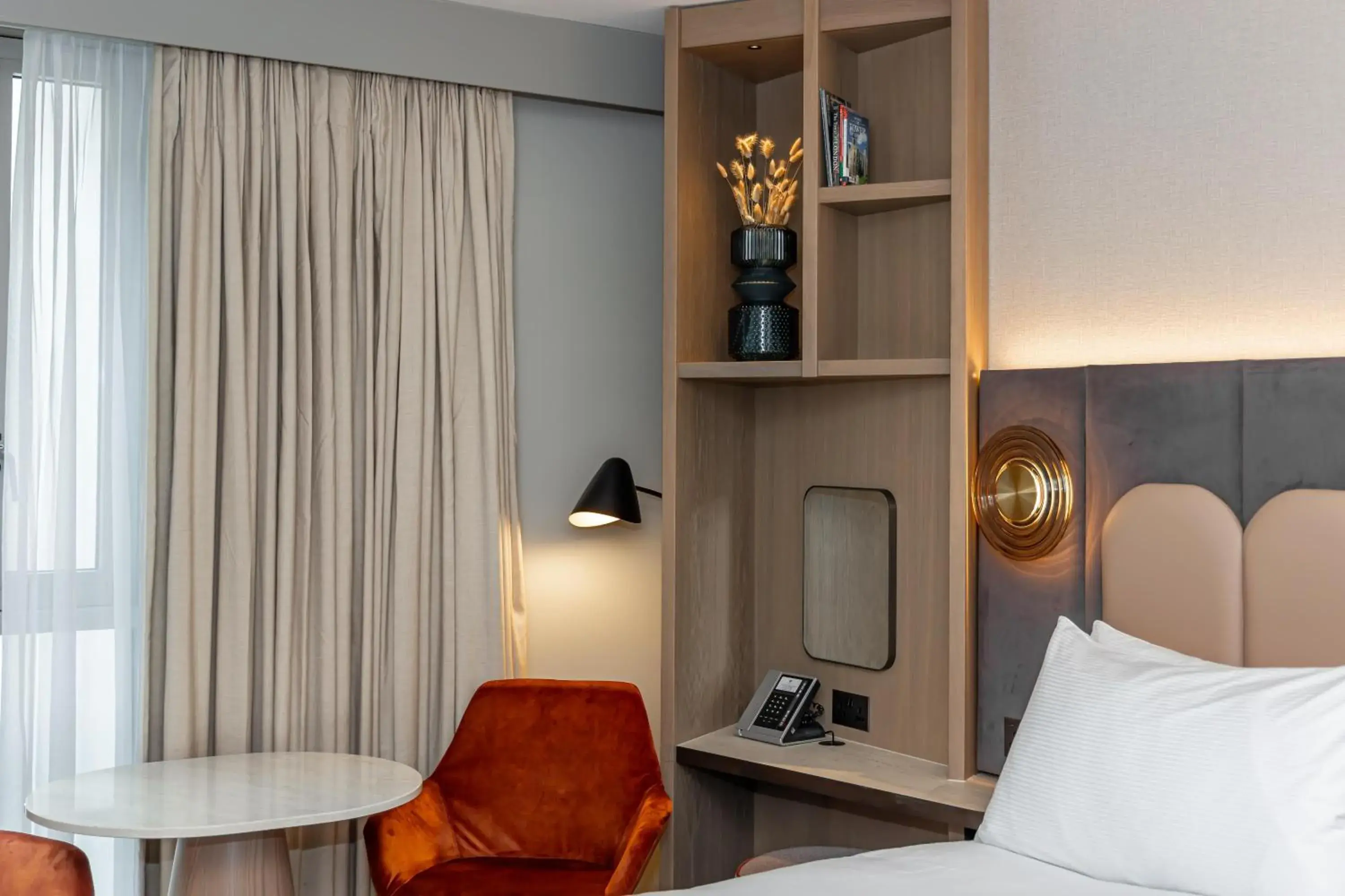 Bed in DoubleTree by Hilton Hotel London - Tower of London Bed in DoubleTree by Hilton Hotel London - Tower of London