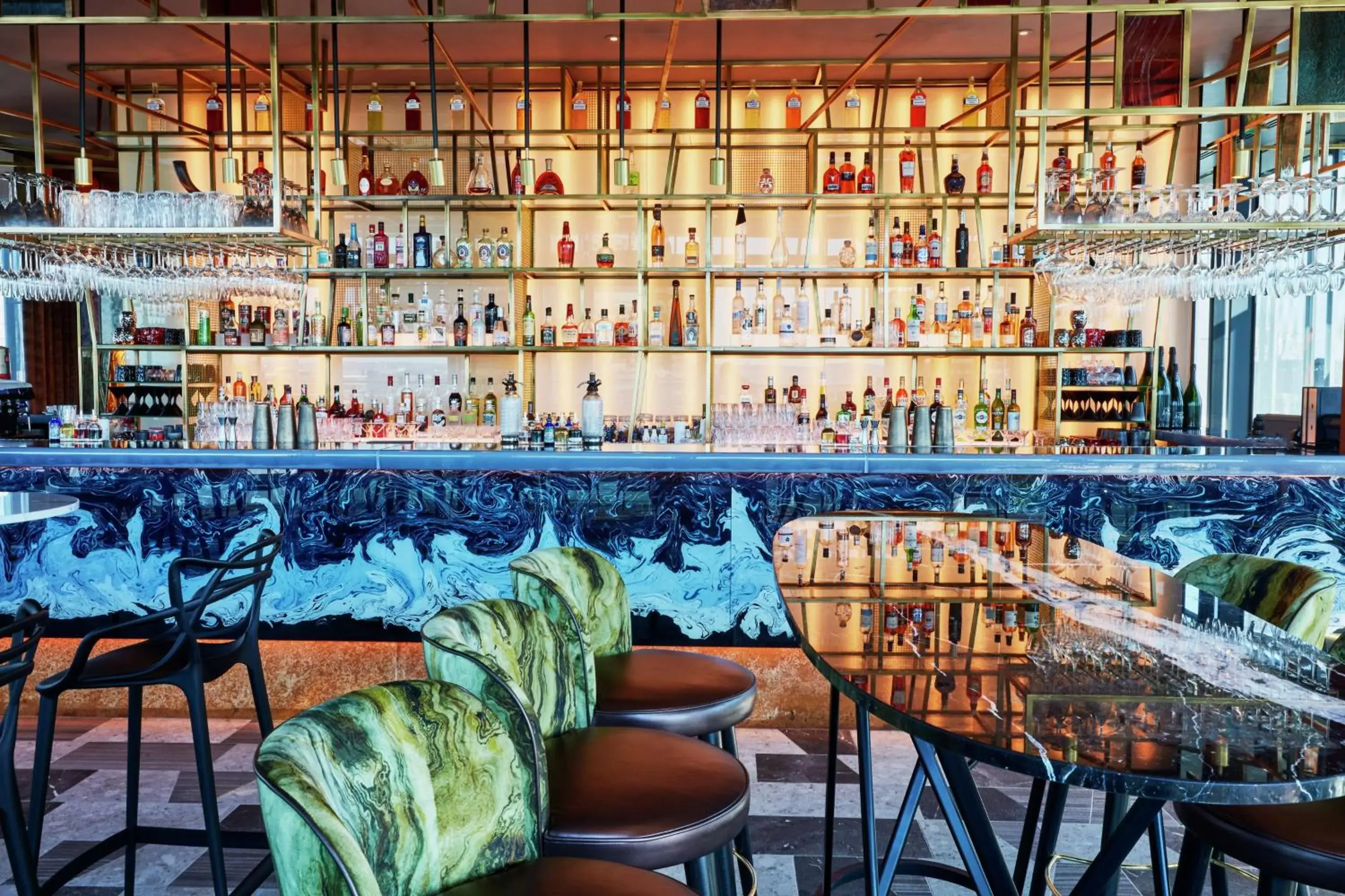 Lounge or bar in DoubleTree by Hilton Hotel London - Tower of London Lounge or bar in DoubleTree by Hilton Hotel London - Tower of London