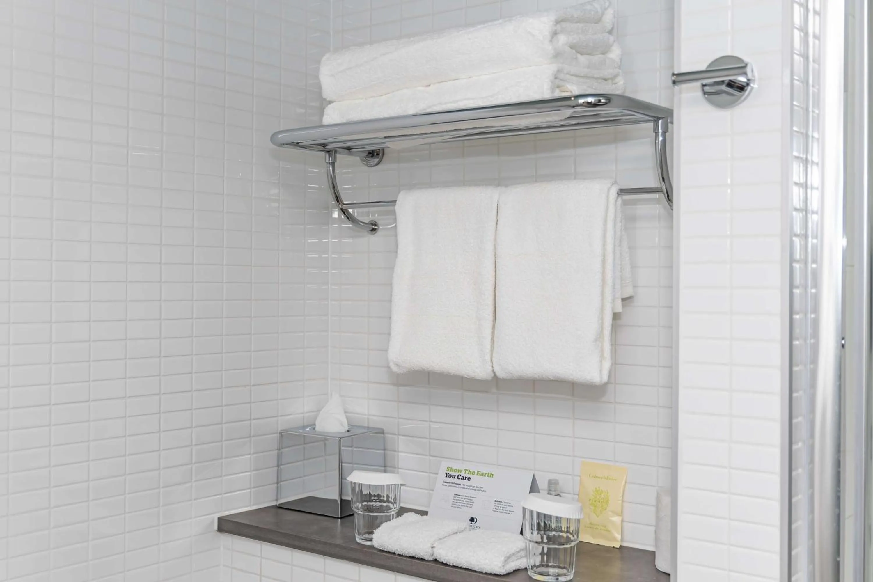 Bathroom in DoubleTree by Hilton Hotel London - Tower of London