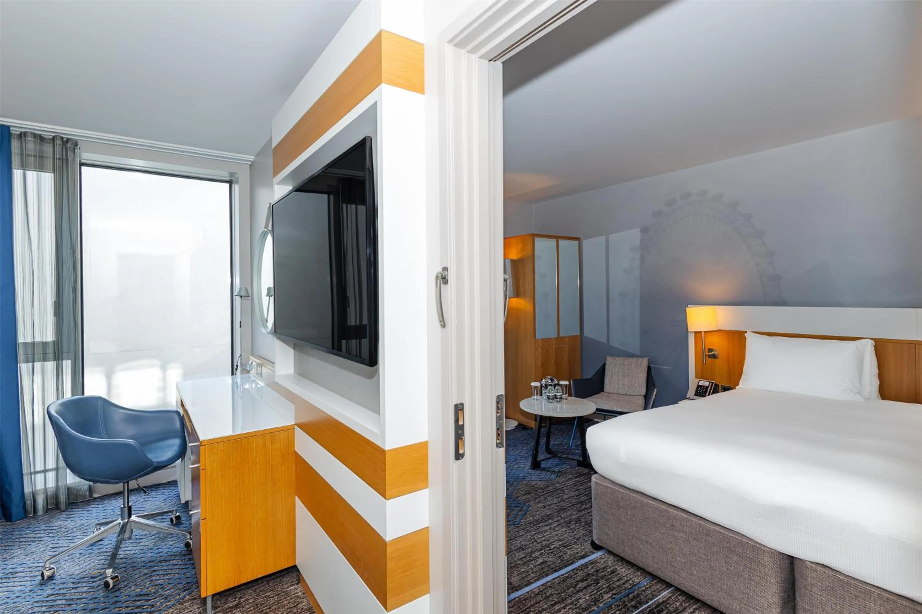 Bedroom, Bed in DoubleTree by Hilton Hotel London - Tower of London