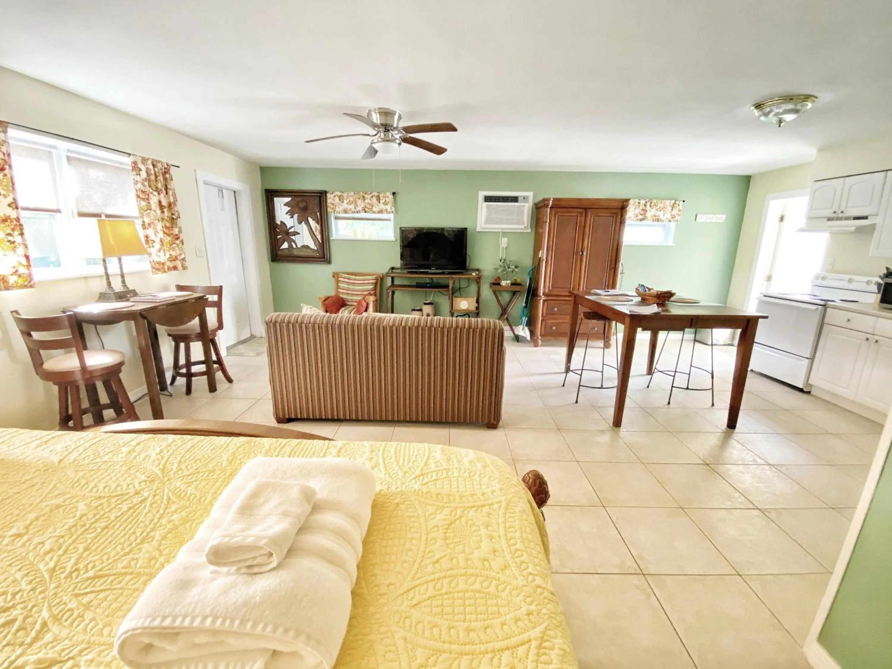 TV and multimedia in BeachTrail Lodging