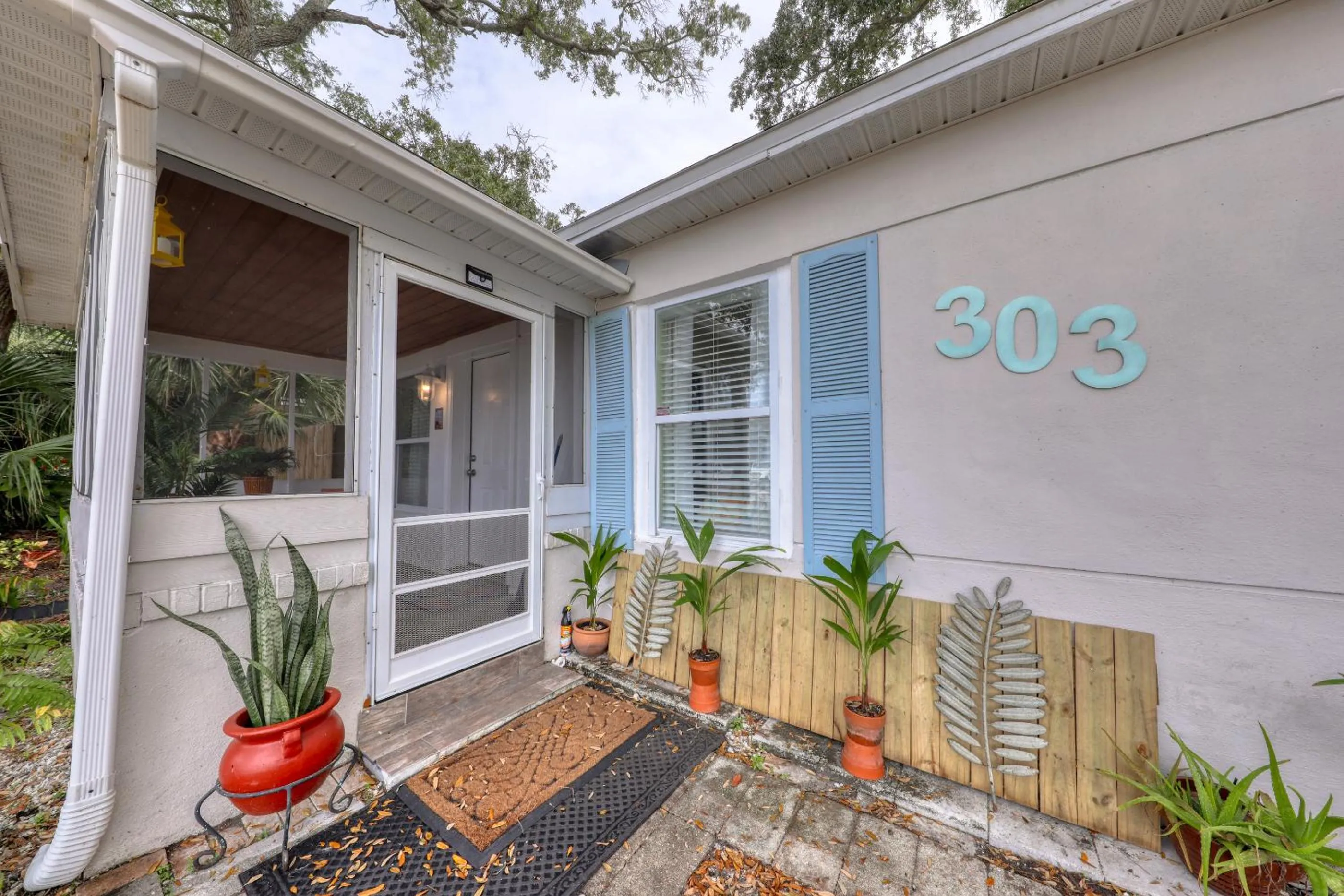 Facade/entrance in BeachTrail Lodging
