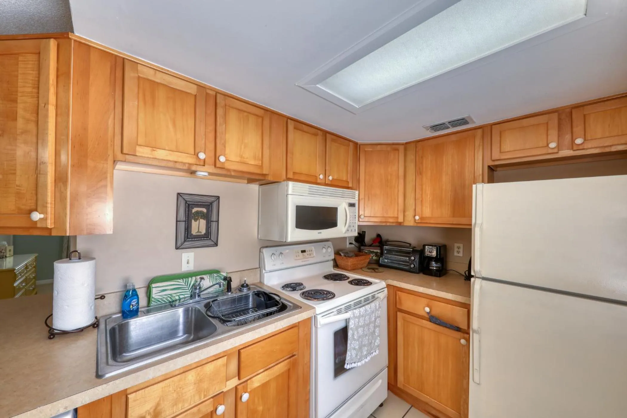 Kitchen or kitchenette in BeachTrail Lodging