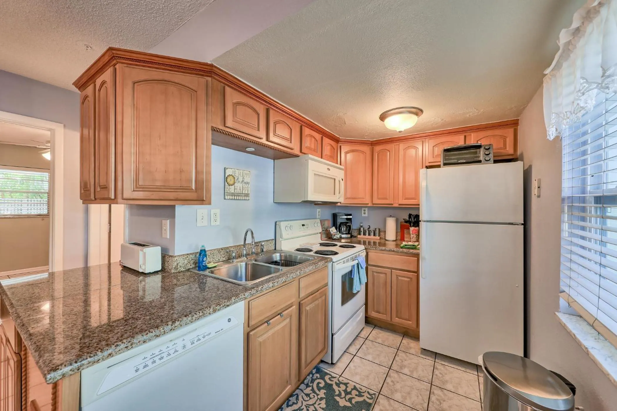 Coffee/tea facilities in BeachTrail Lodging