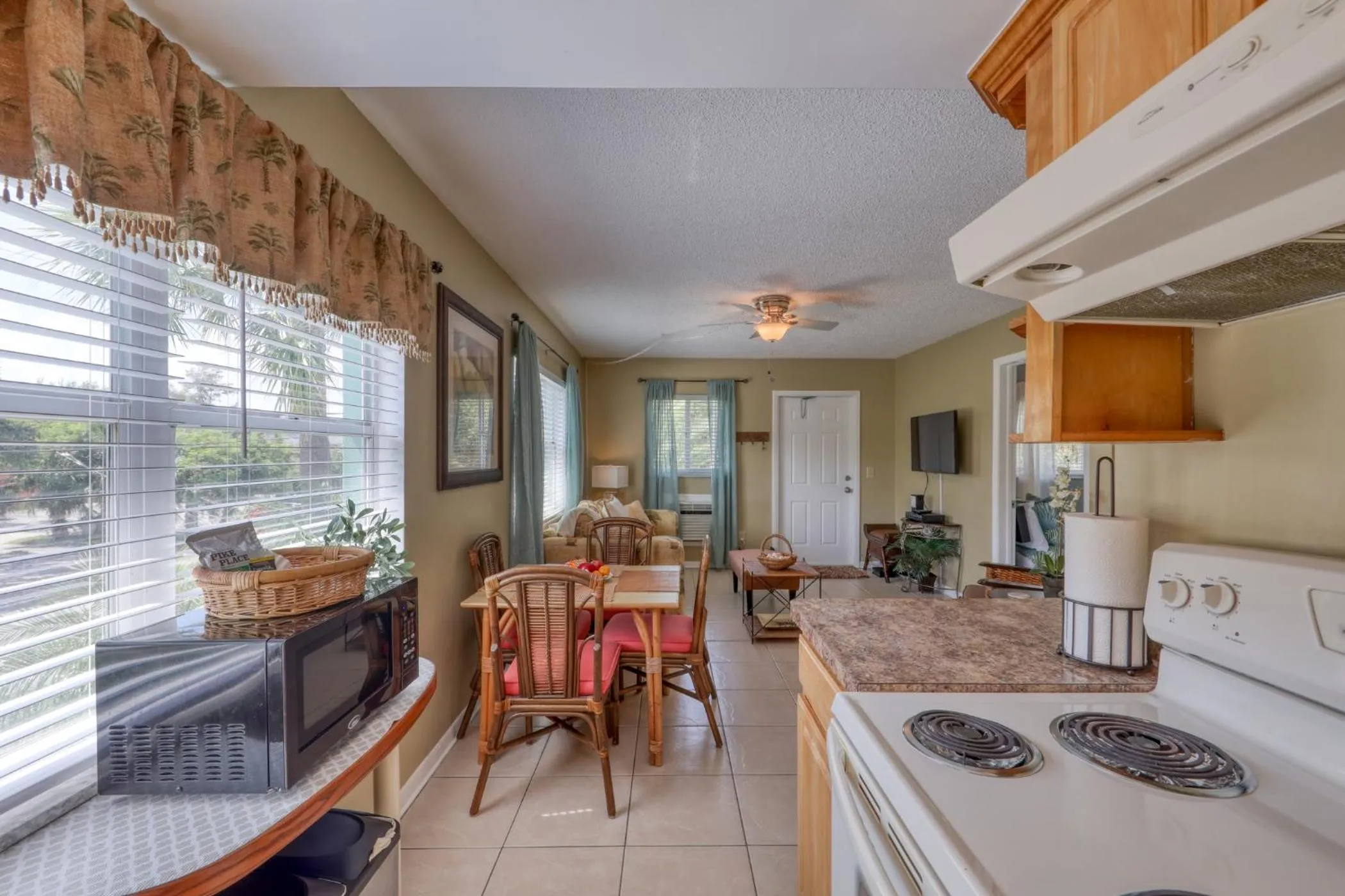 TV and multimedia in BeachTrail Lodging