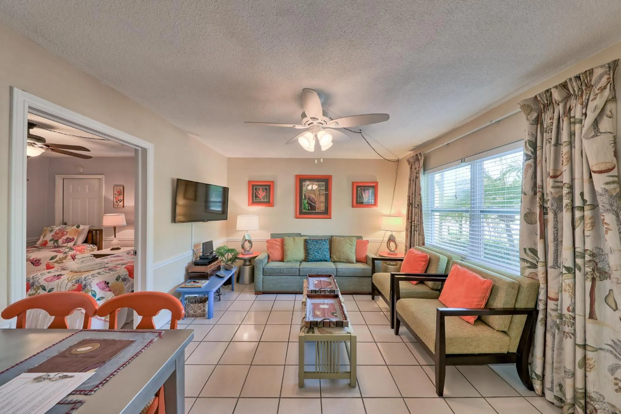 Living room in BeachTrail Lodging