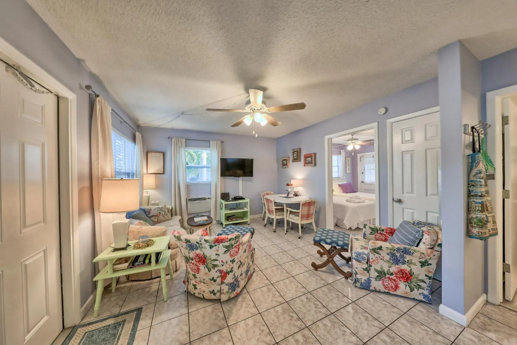 TV and multimedia in BeachTrail Lodging