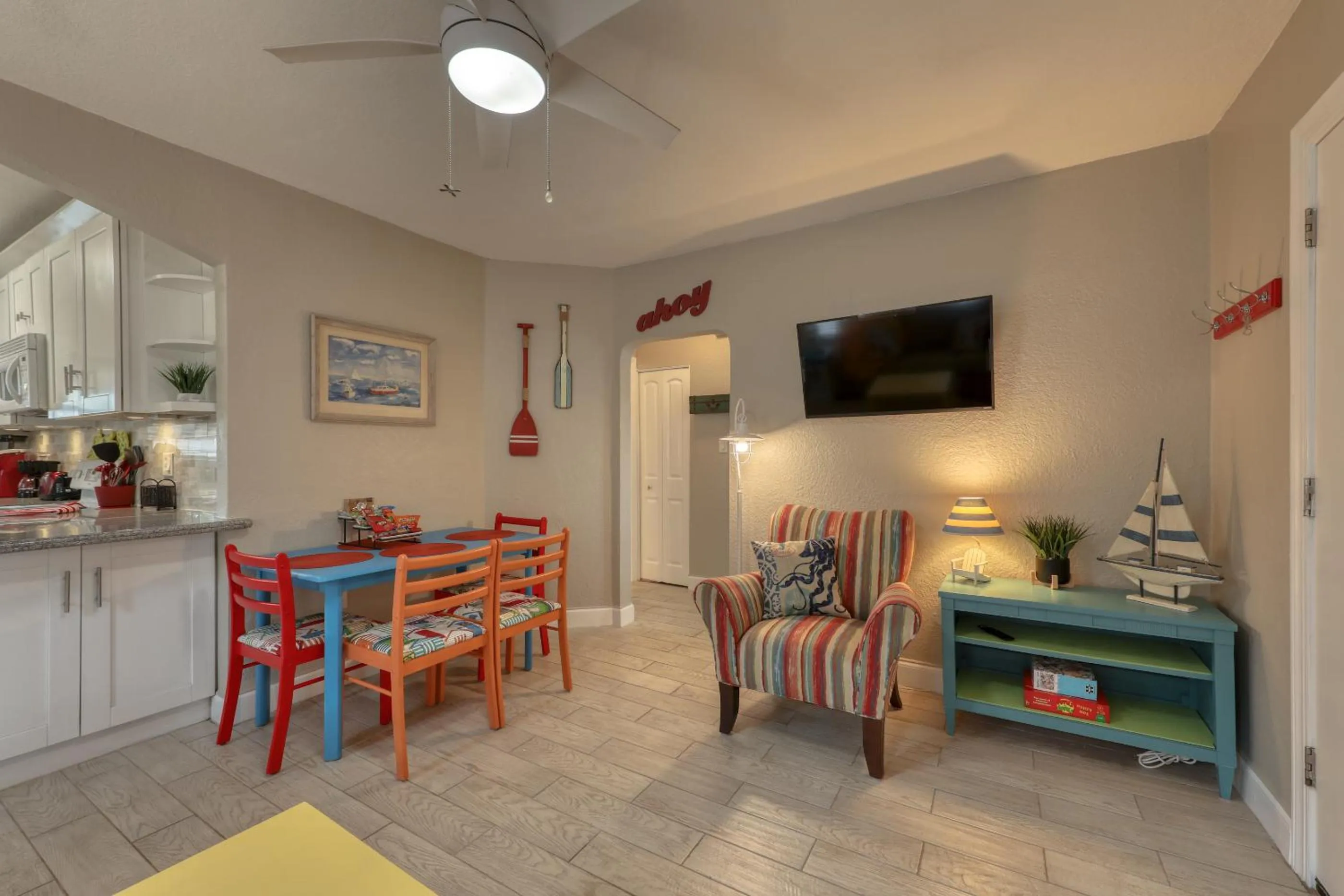 Living room in BeachTrail Lodging