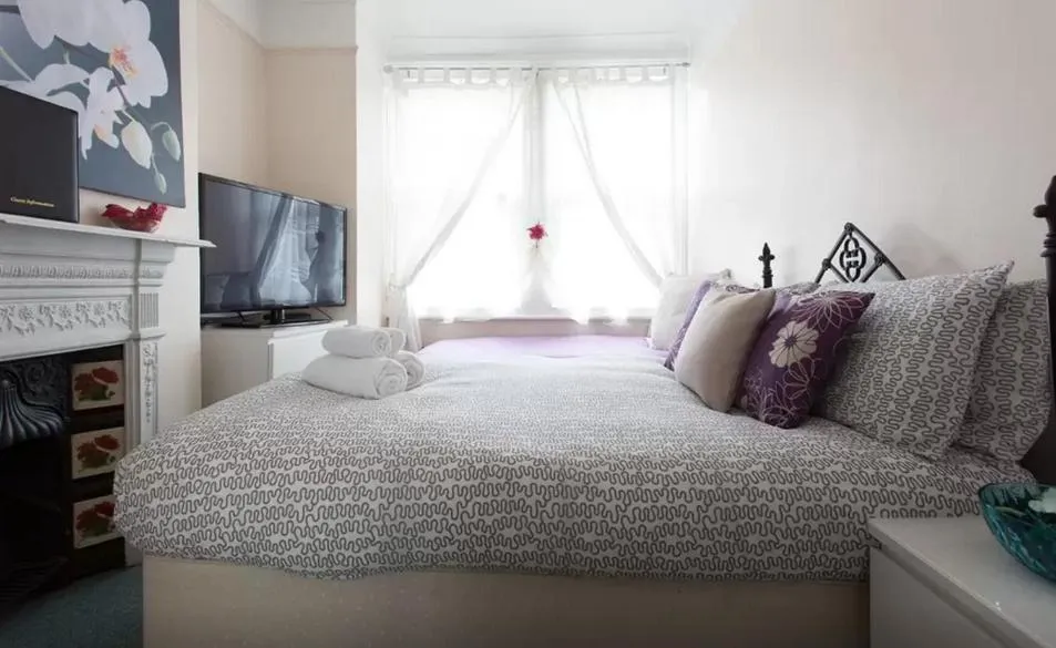 Bed in Home2Home-Rooms