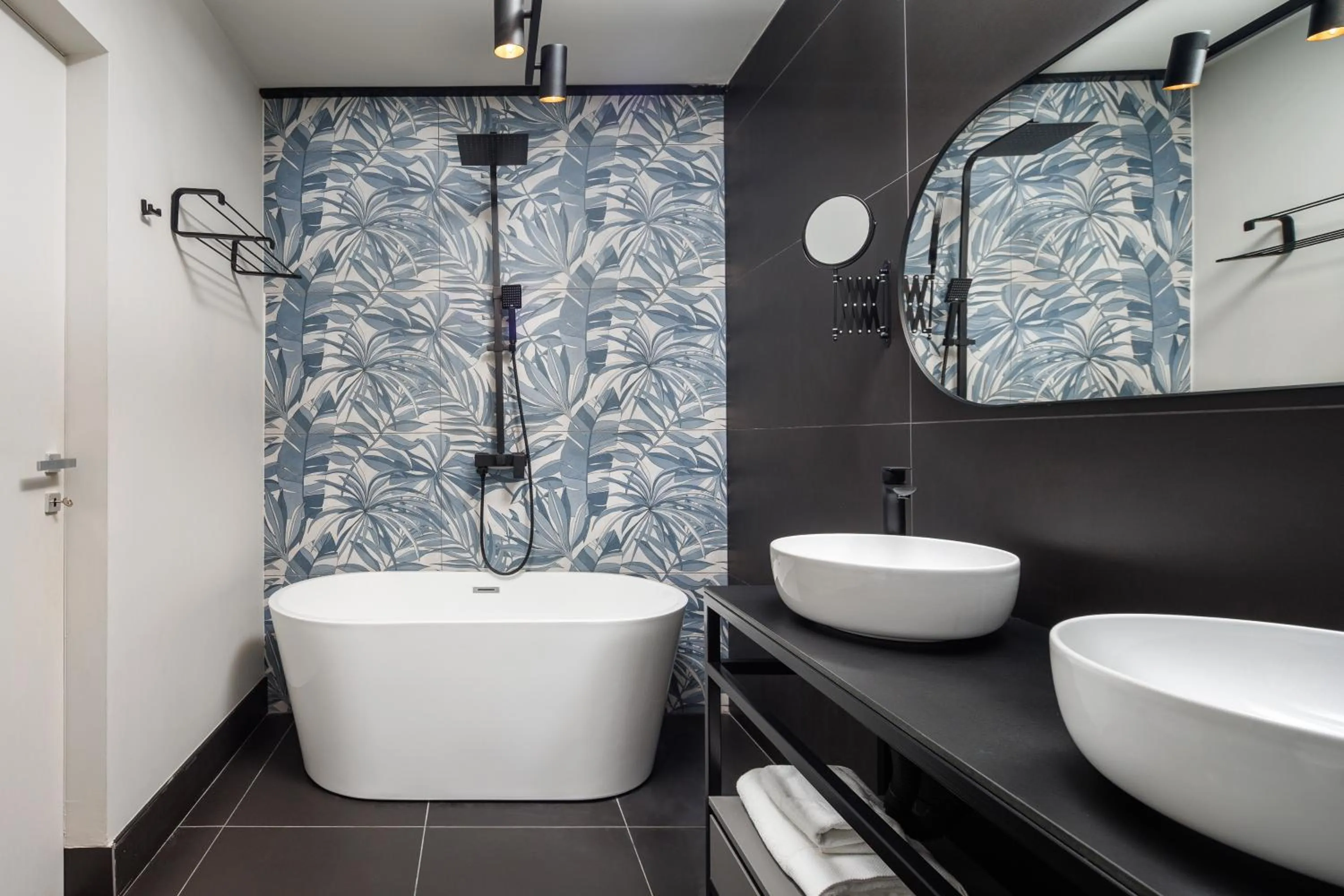 Bathroom in Bucharest Comfort Suites Hotel