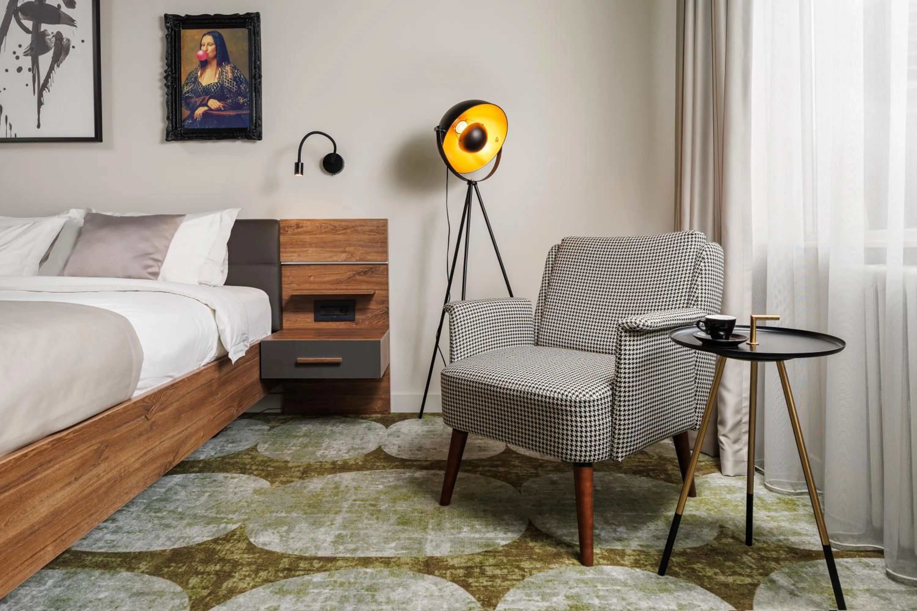 Seating area, Bed in Bucharest Comfort Suites Hotel