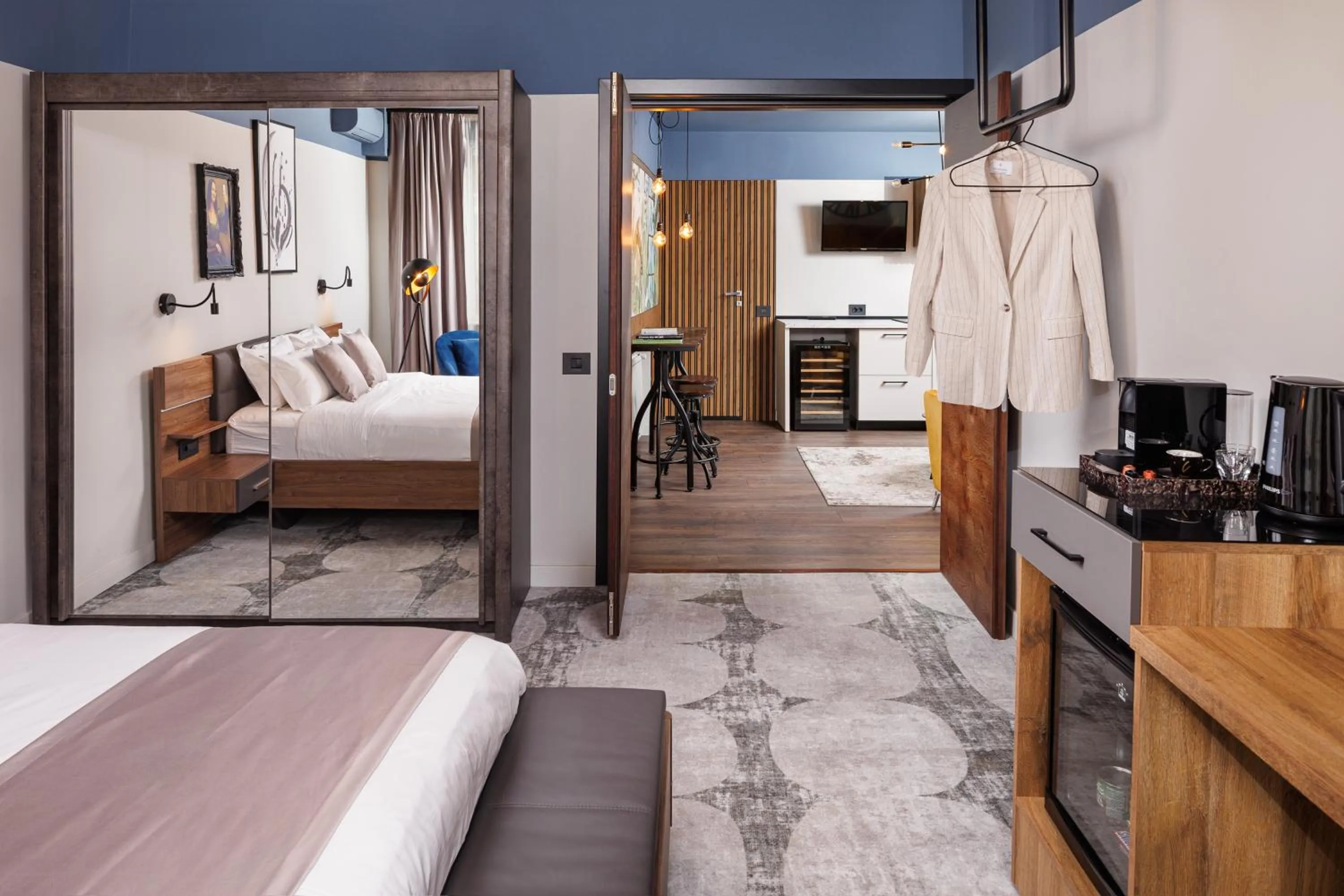 Photo of the whole room, Bed in Bucharest Comfort Suites Hotel