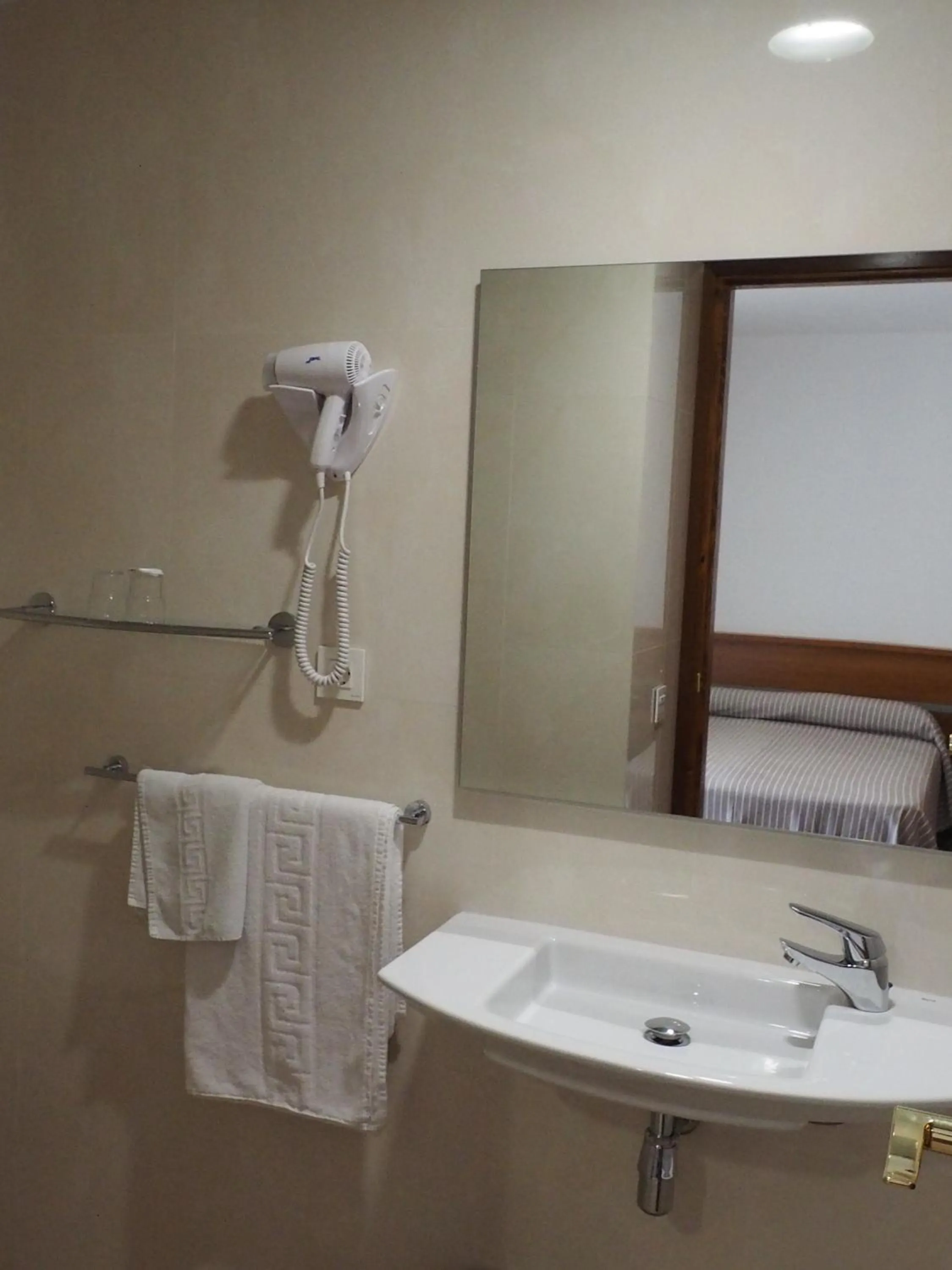 Bathroom in Hotel la Palmera & Spa