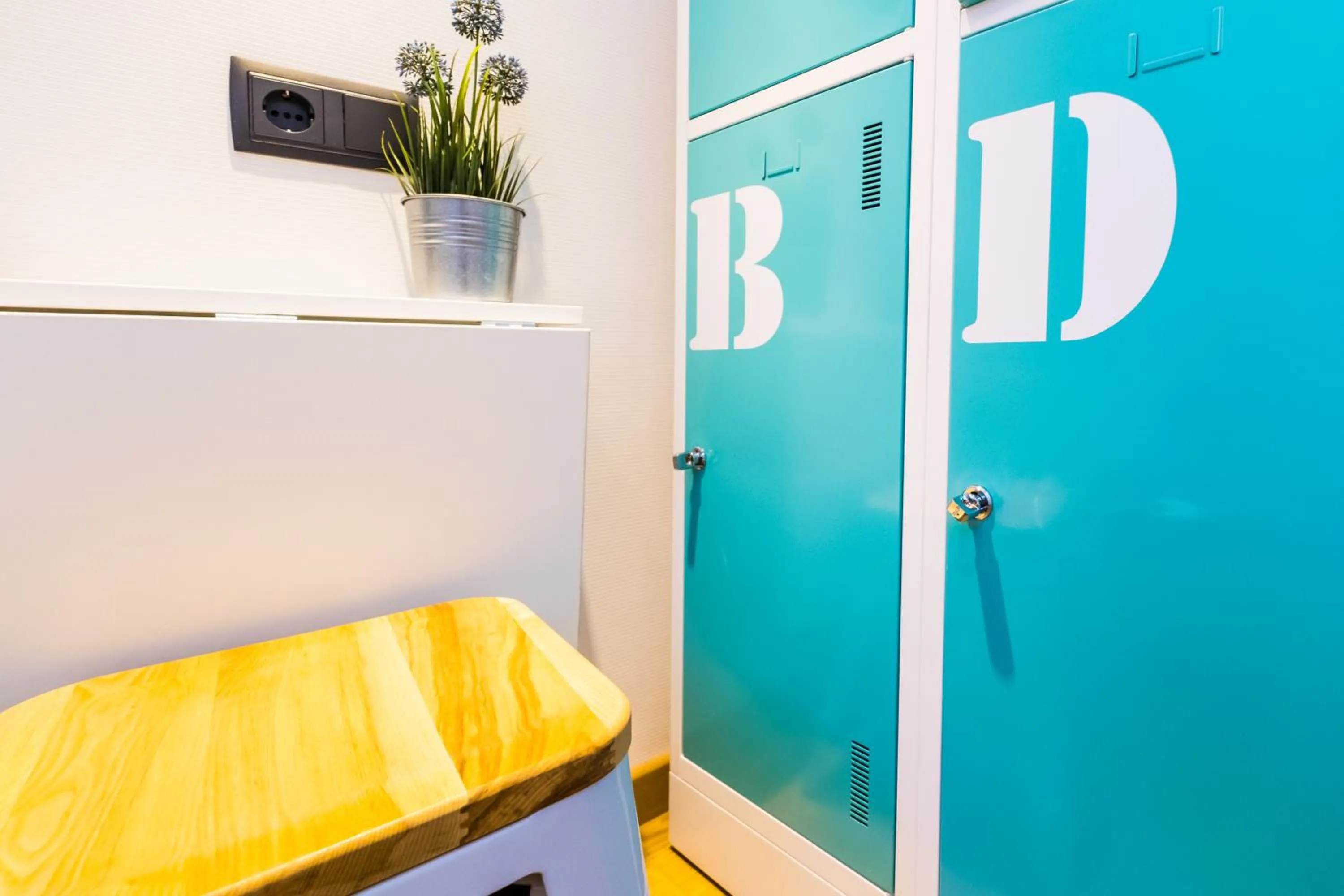 Photo of the whole room in Far Home Bernabeu