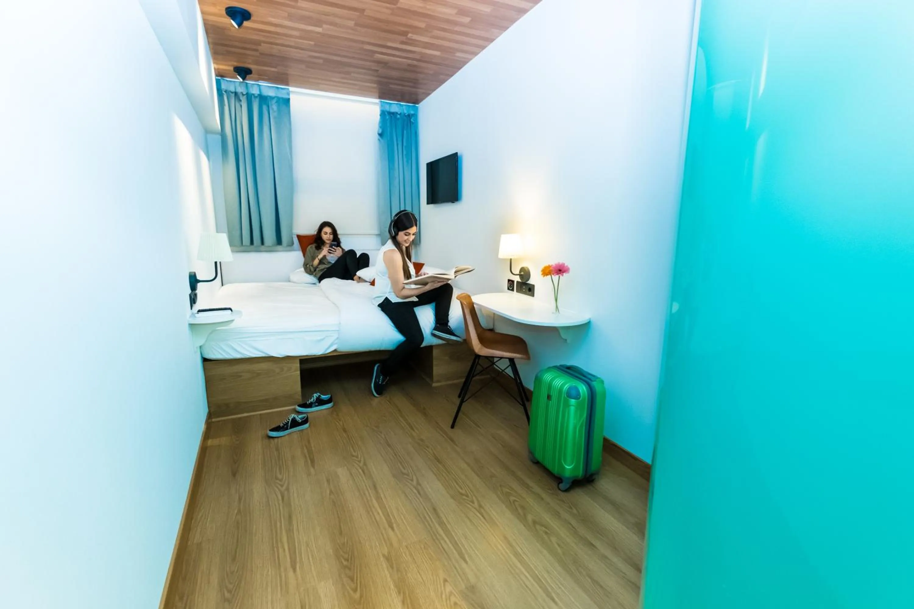 Photo of the whole room in Far Home Bernabeu