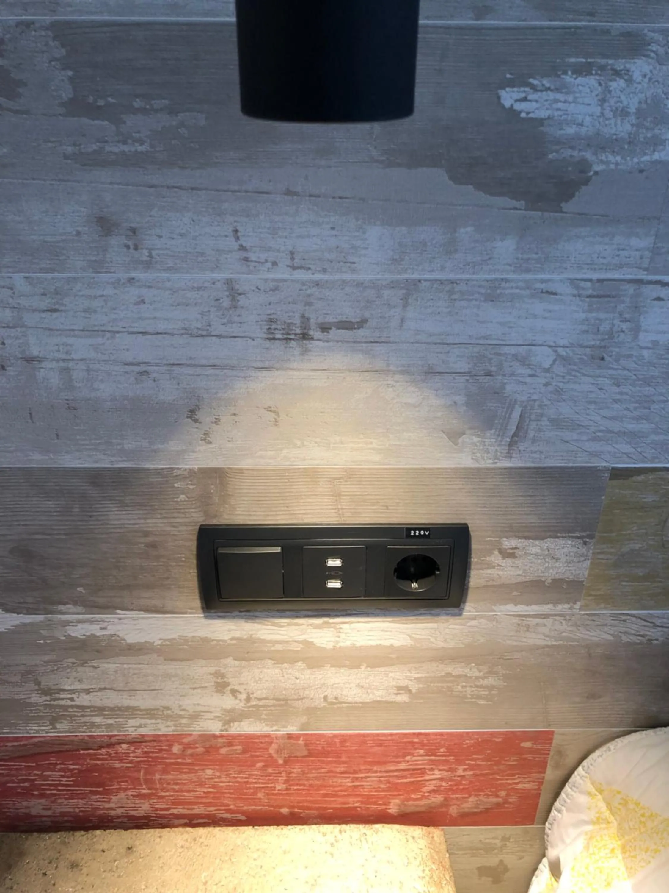 Photo of the whole room in Far Home Bernabeu