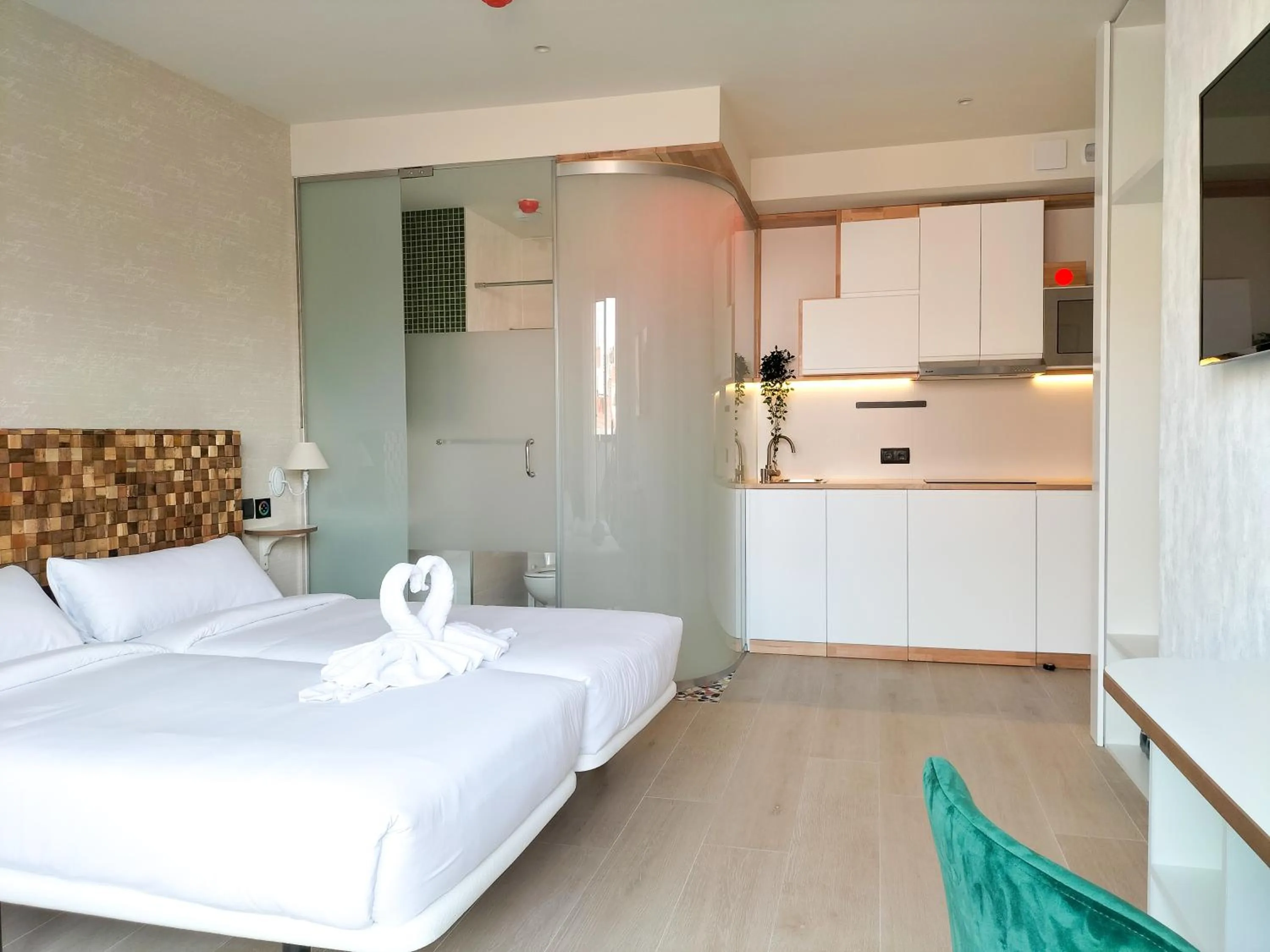 Bathroom, Bed in Far Home Bernabeu