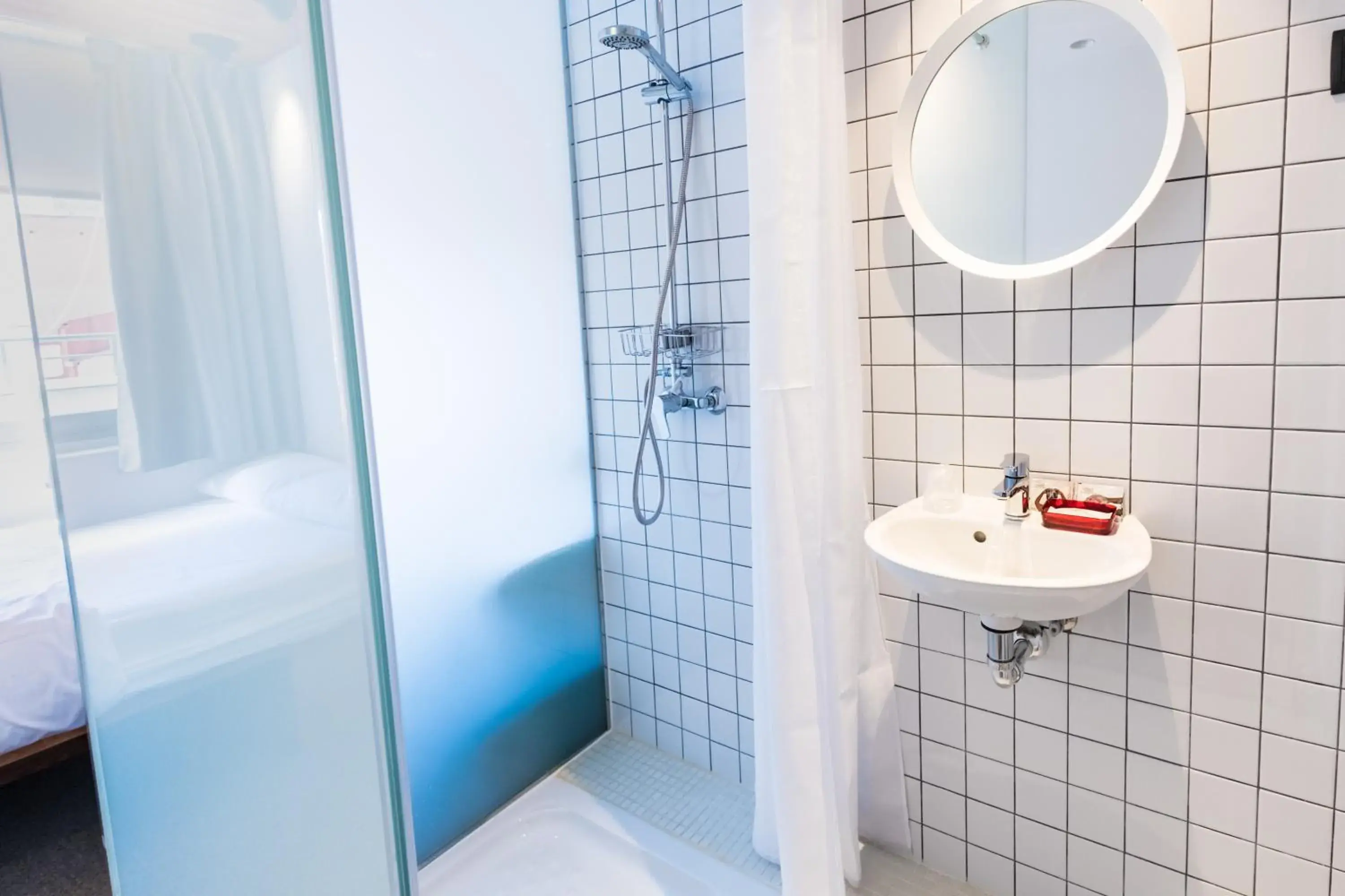 Budget Double Room in Far Home Bernabeu Budget Double Room in Far Home Bernabeu