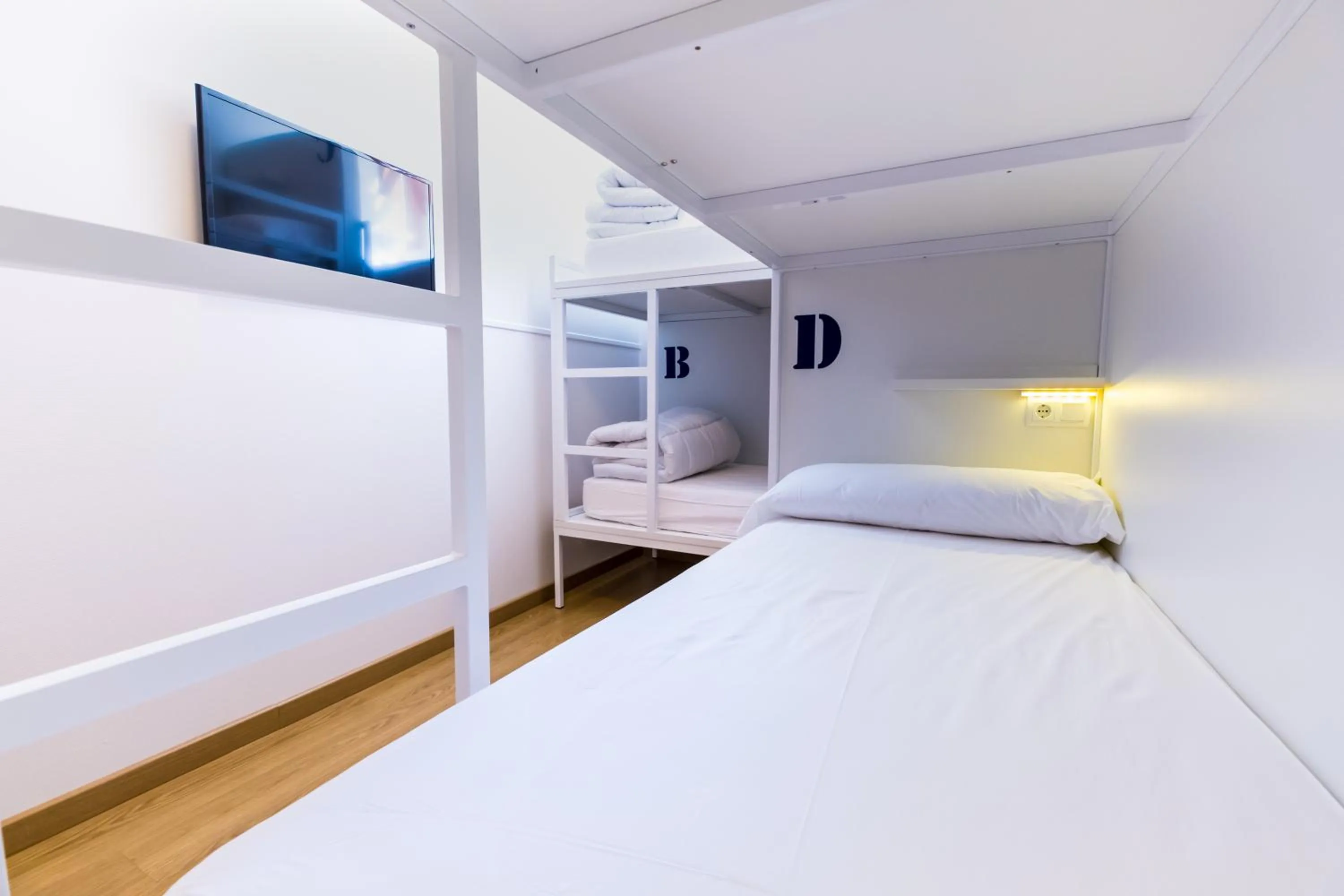 Photo of the whole room, Bed in Far Home Bernabeu