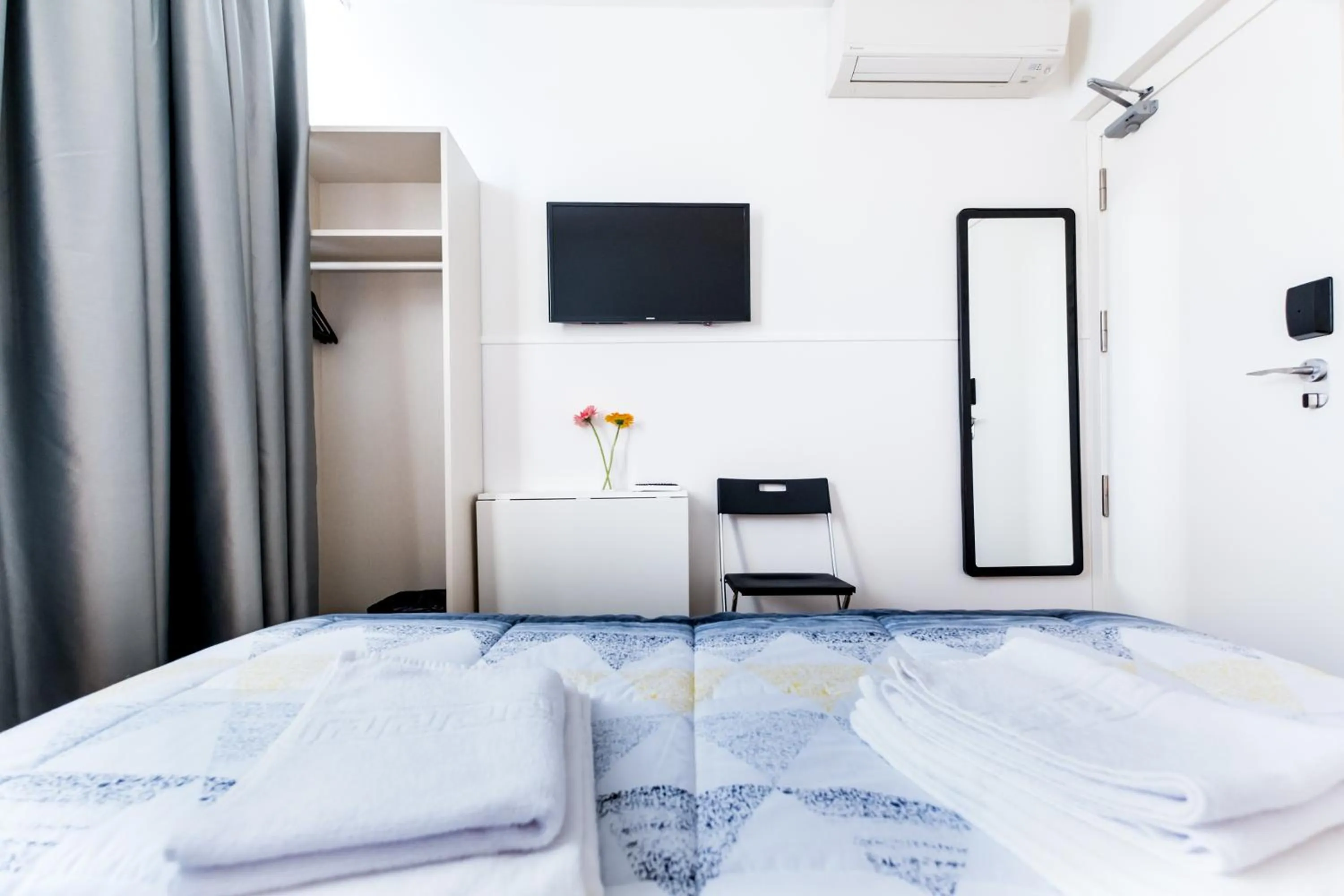 Photo of the whole room, Bed in Far Home Bernabeu