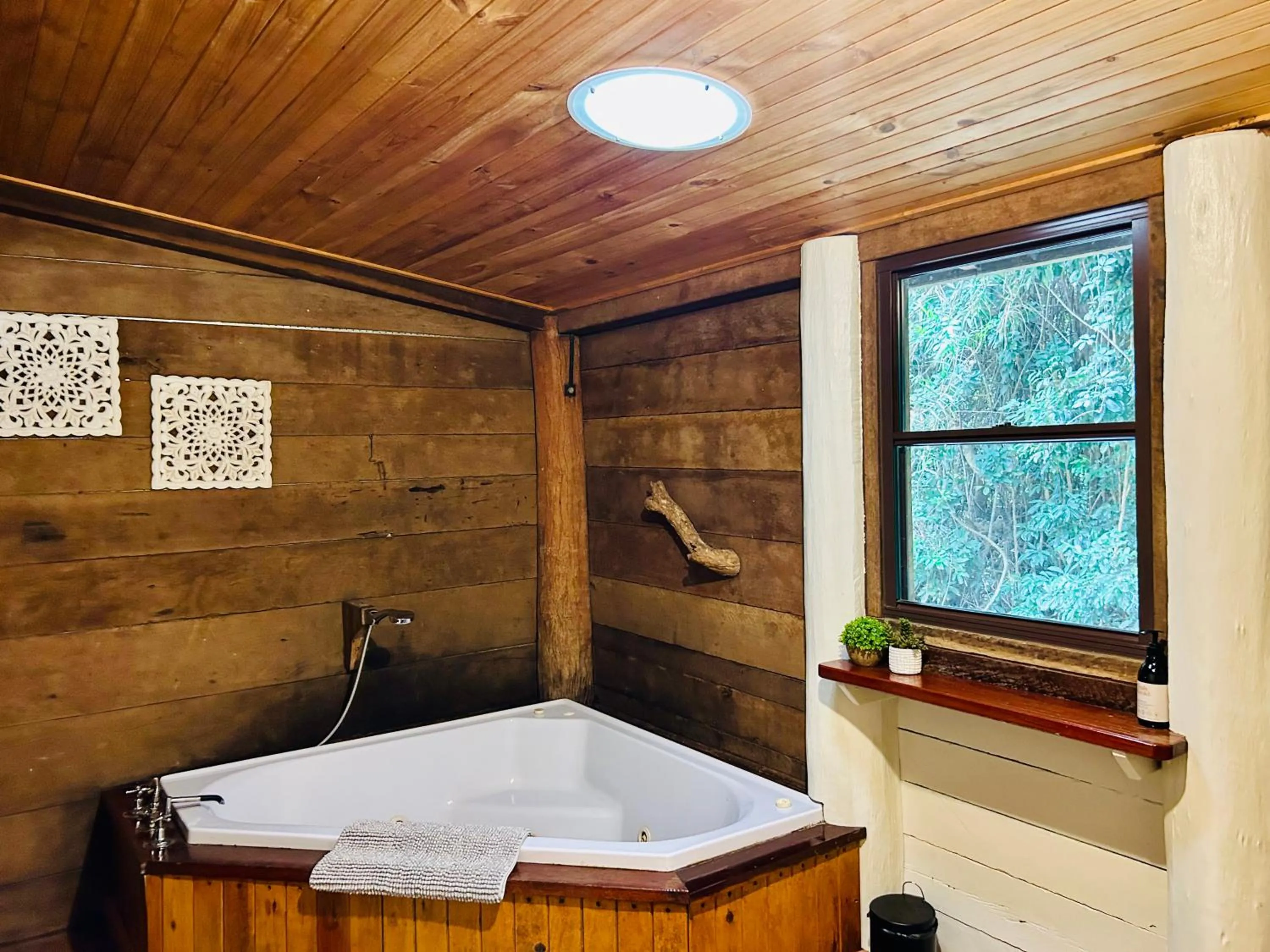 Shower in Ferns Hideaway Resort