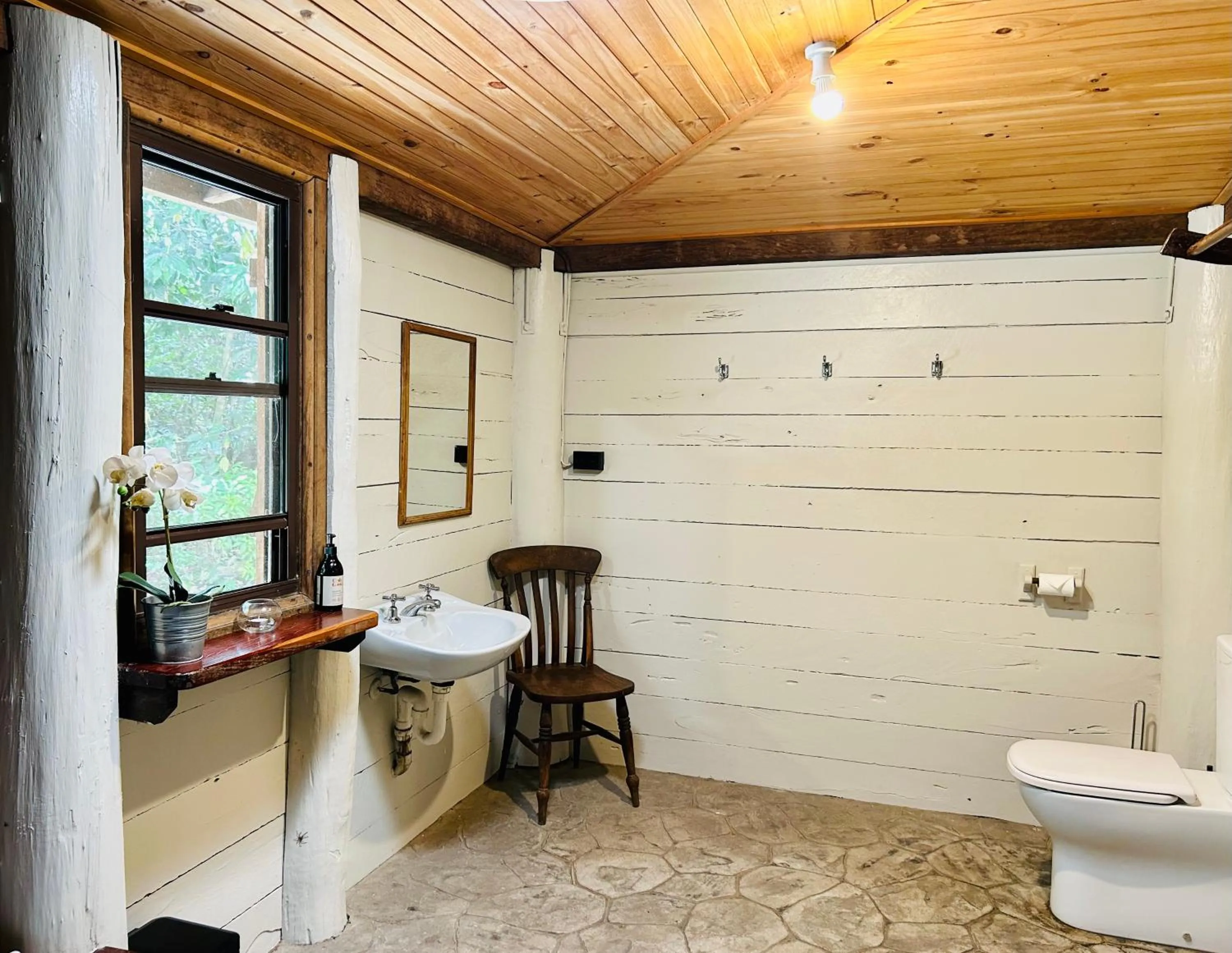 Toilet in Ferns Hideaway Resort