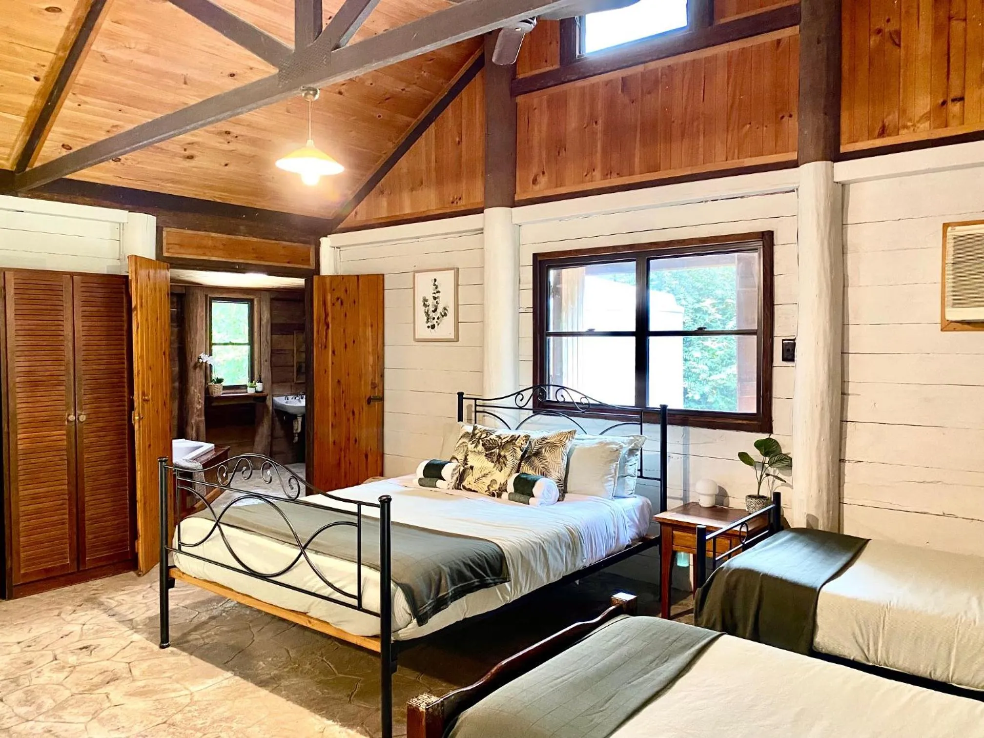 Bed in Ferns Hideaway Resort