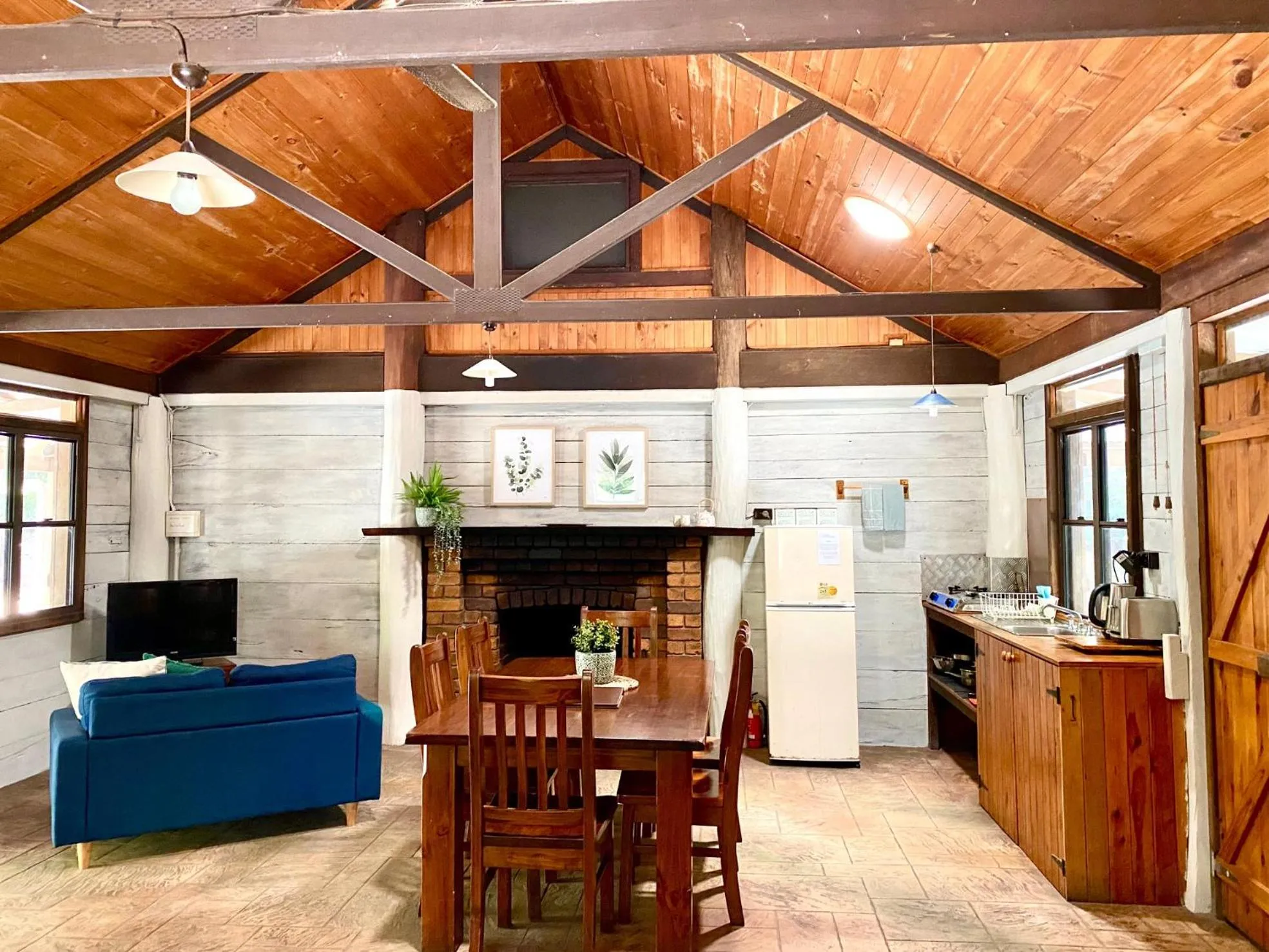 Kitchen or kitchenette in Ferns Hideaway Resort