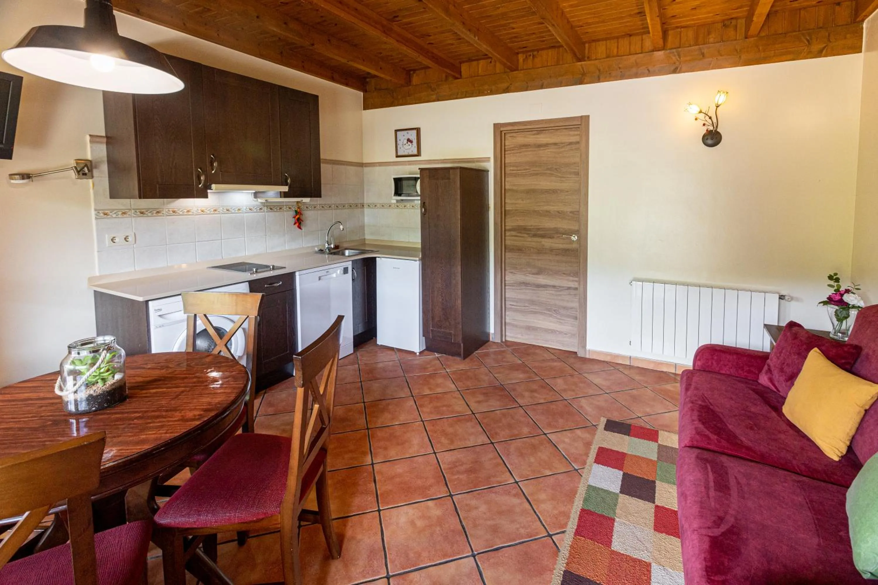 Kitchen or kitchenette in Apartamentos El Pedrayu