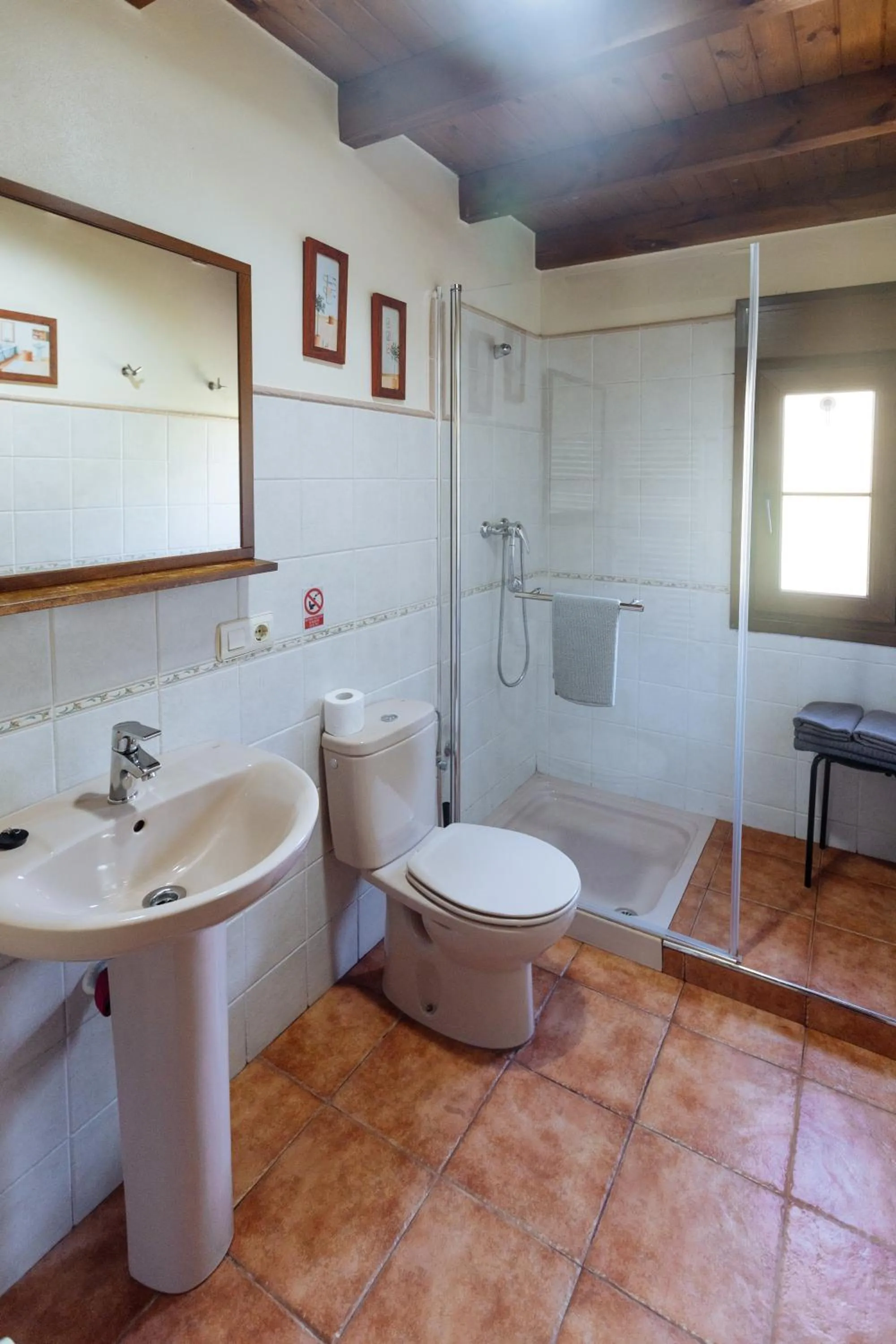 Bathroom in Apartamentos El Pedrayu