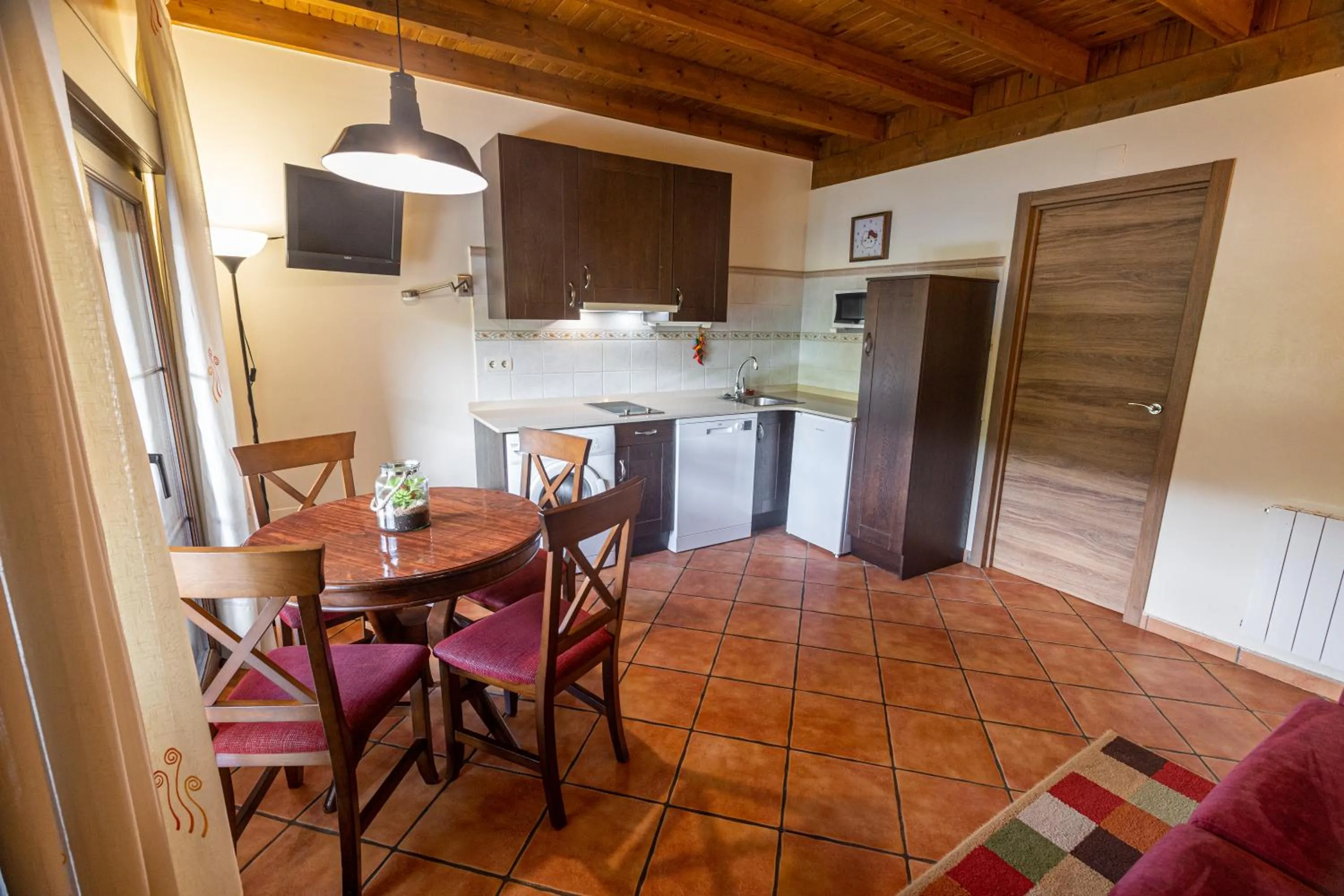 Kitchen or kitchenette in Apartamentos El Pedrayu