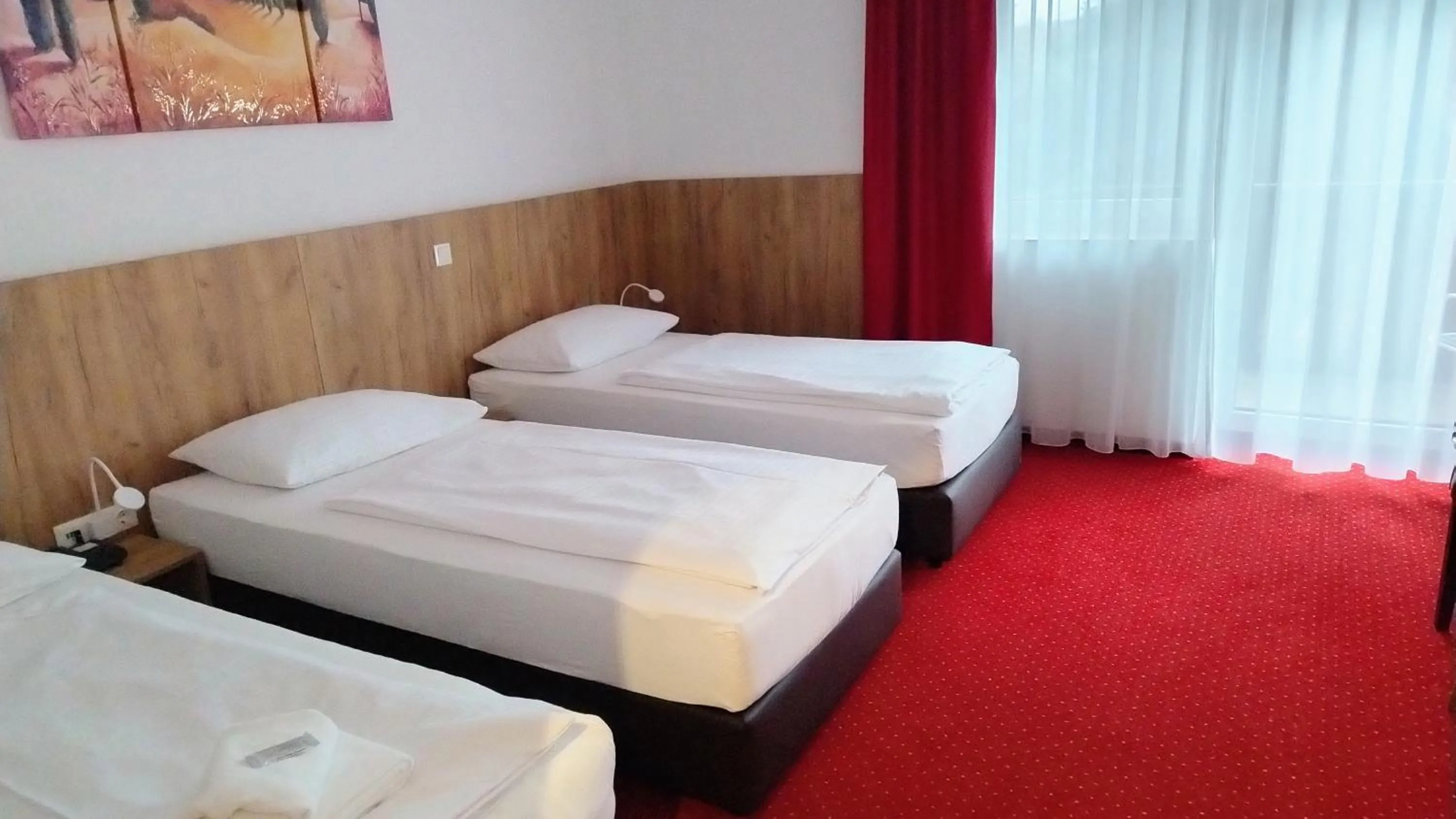 Photo of the whole room, Bed in Hotel Restaurant Schwartz