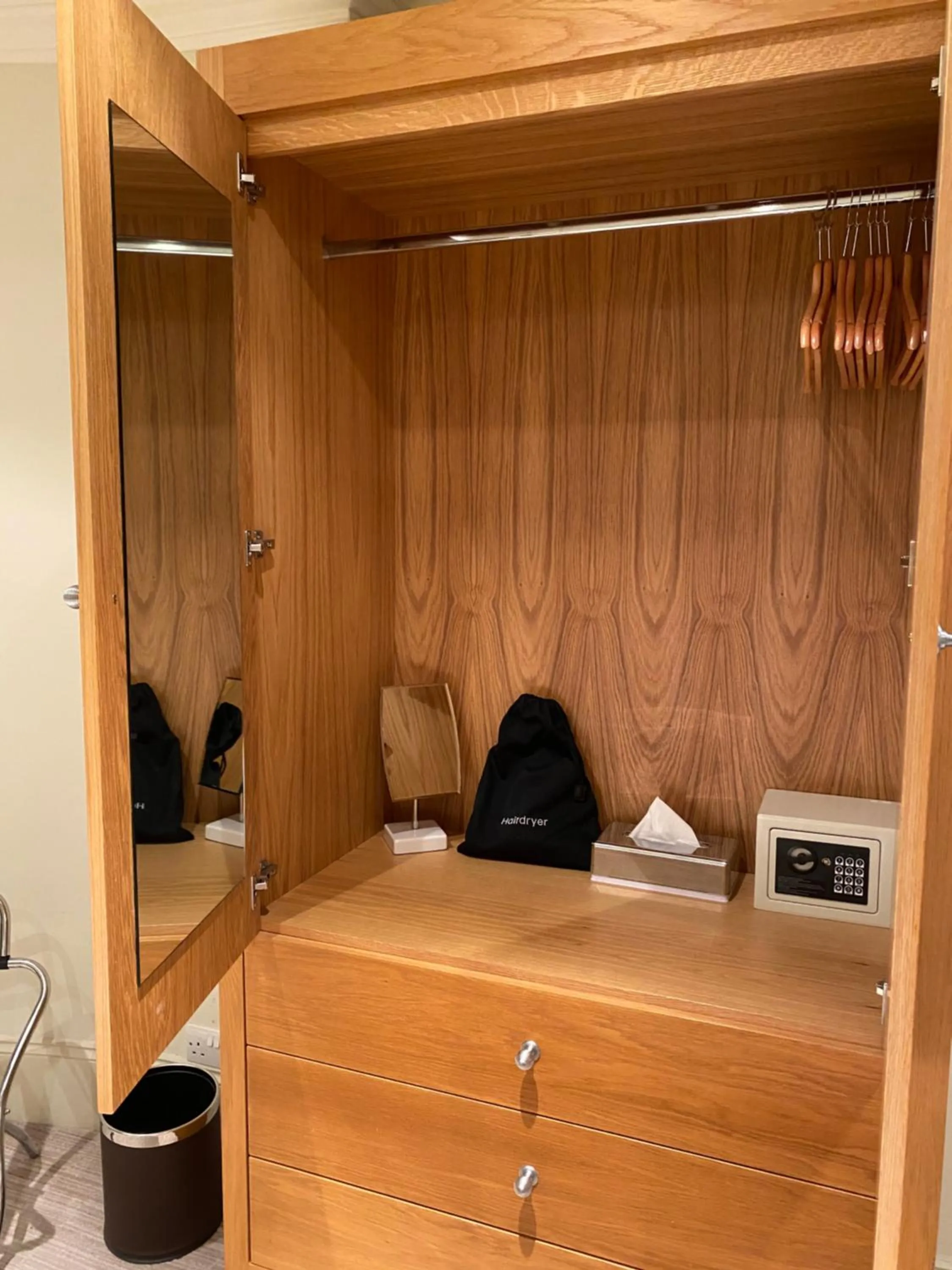 Bedroom in Kennington B & B