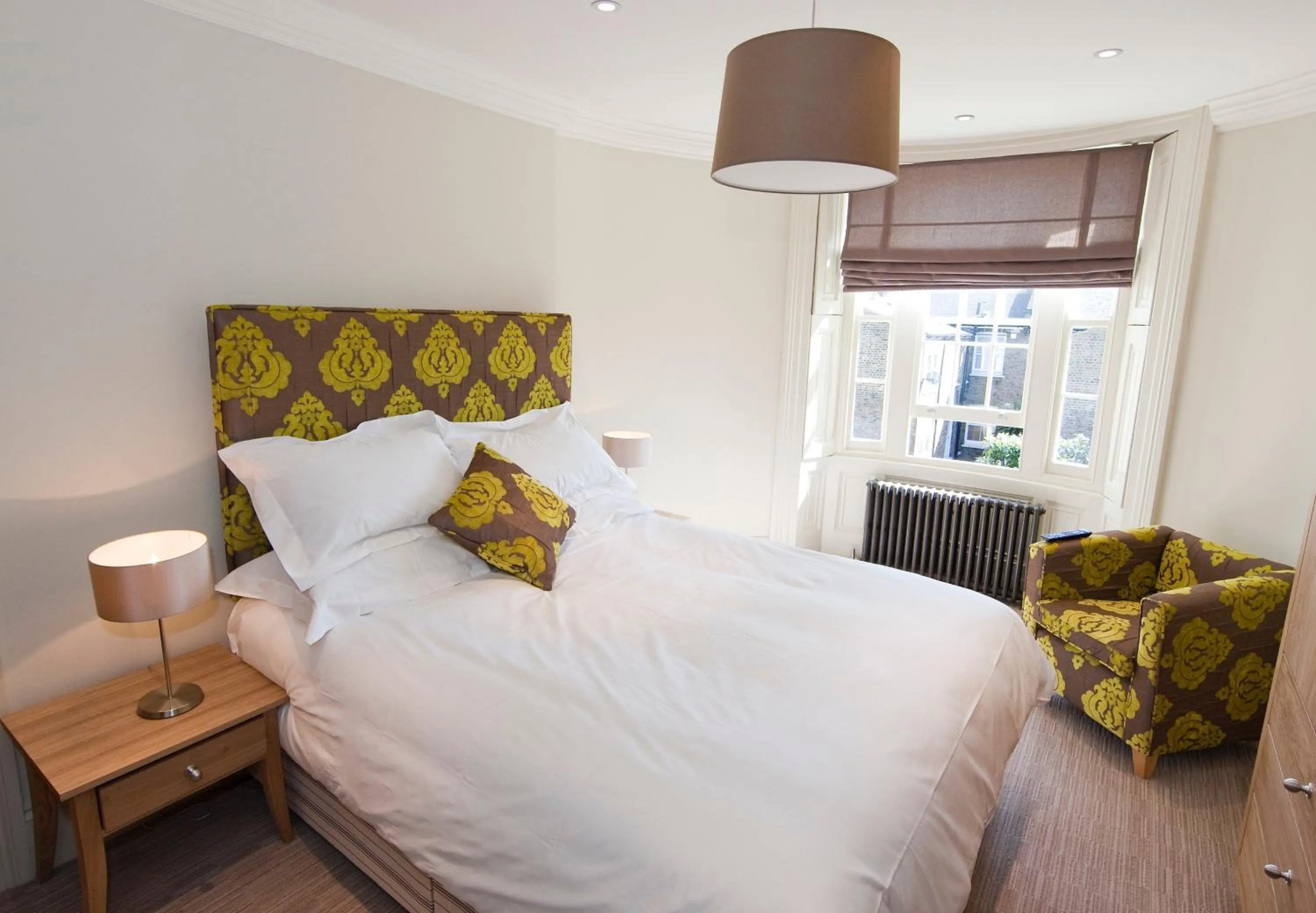 Bed in Kennington B & B