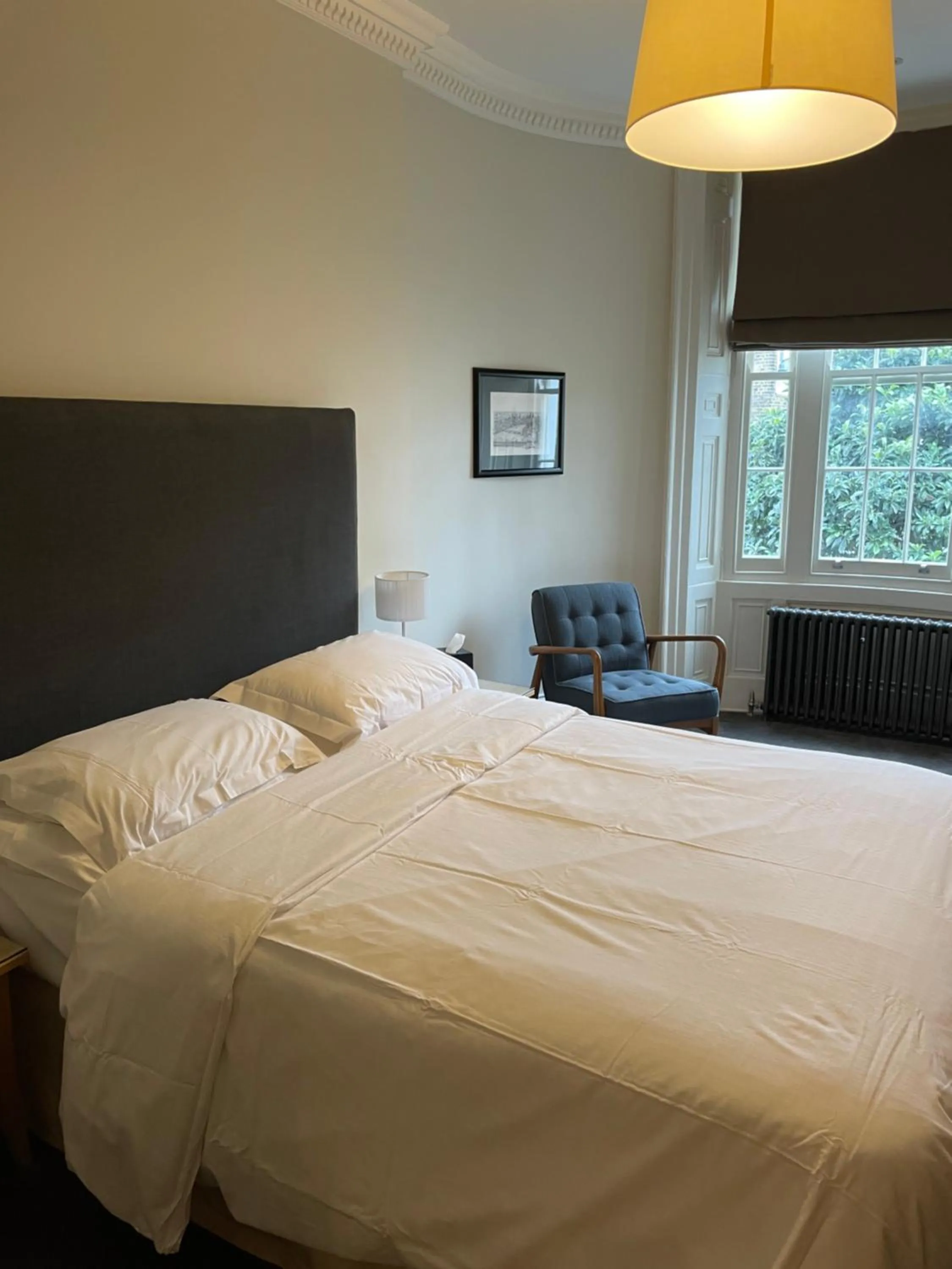 Bed in Kennington B & B