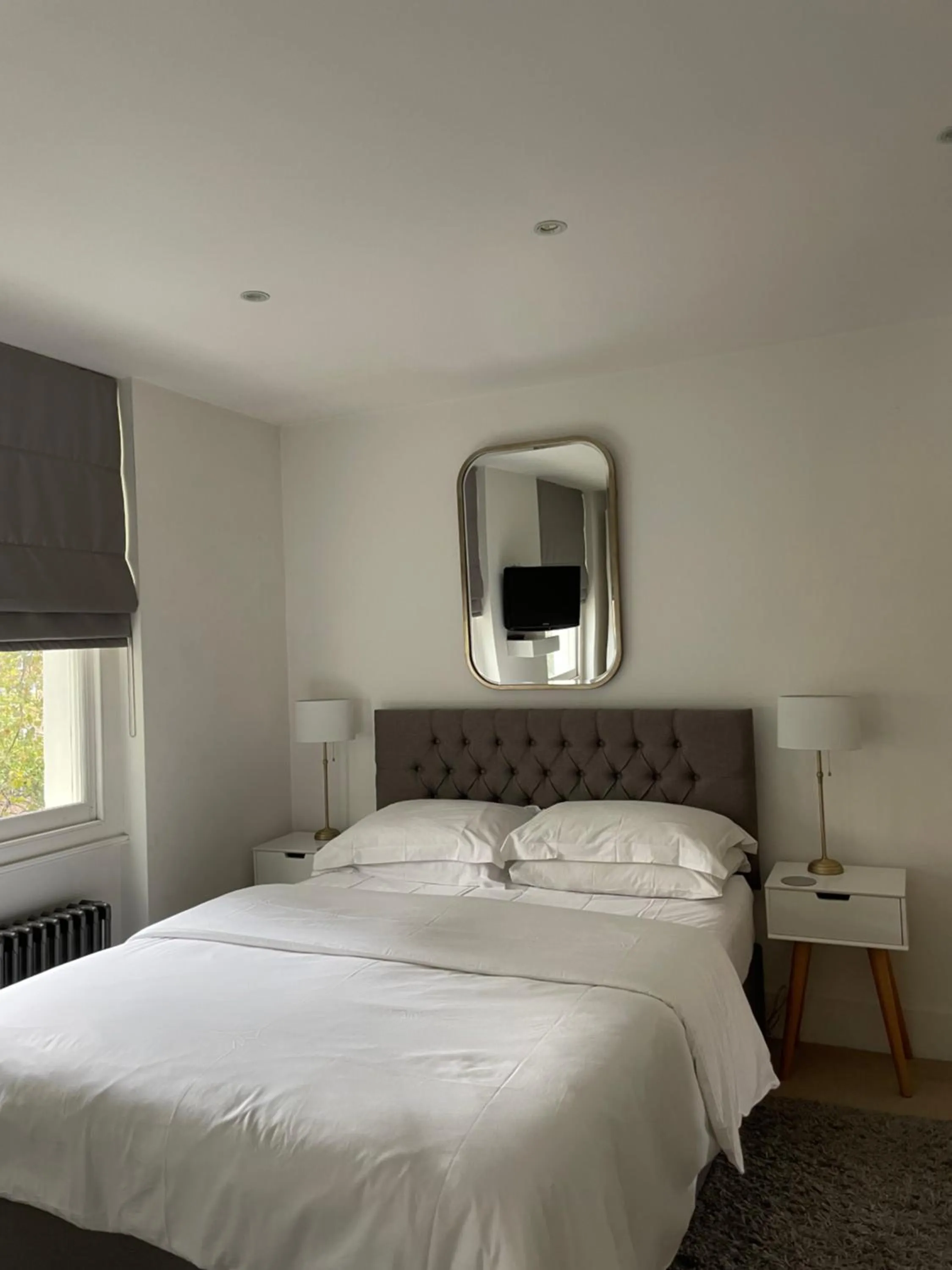 Bed in Kennington B & B