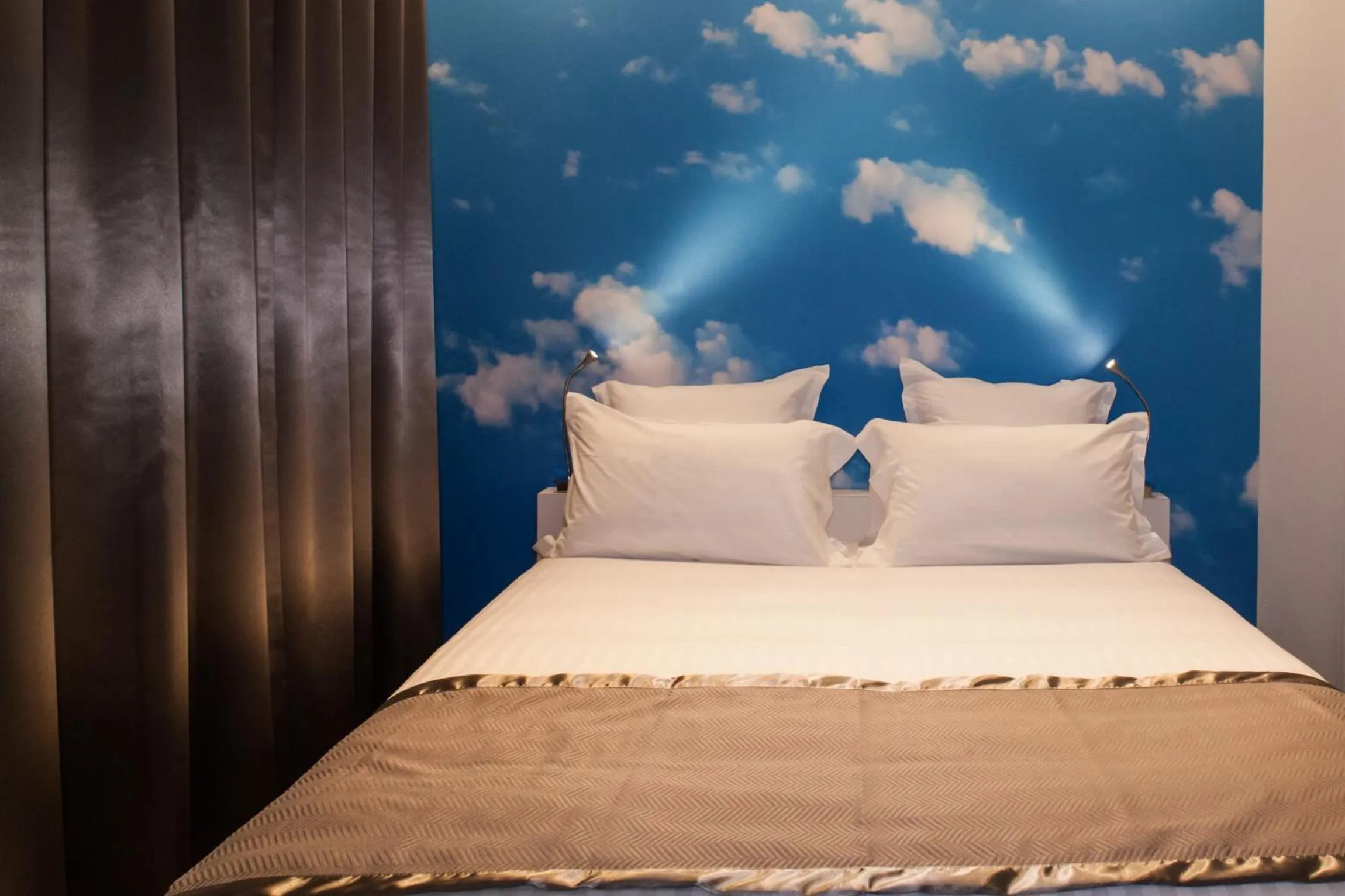 Bed in Hotel Sixteen Paris Montrouge