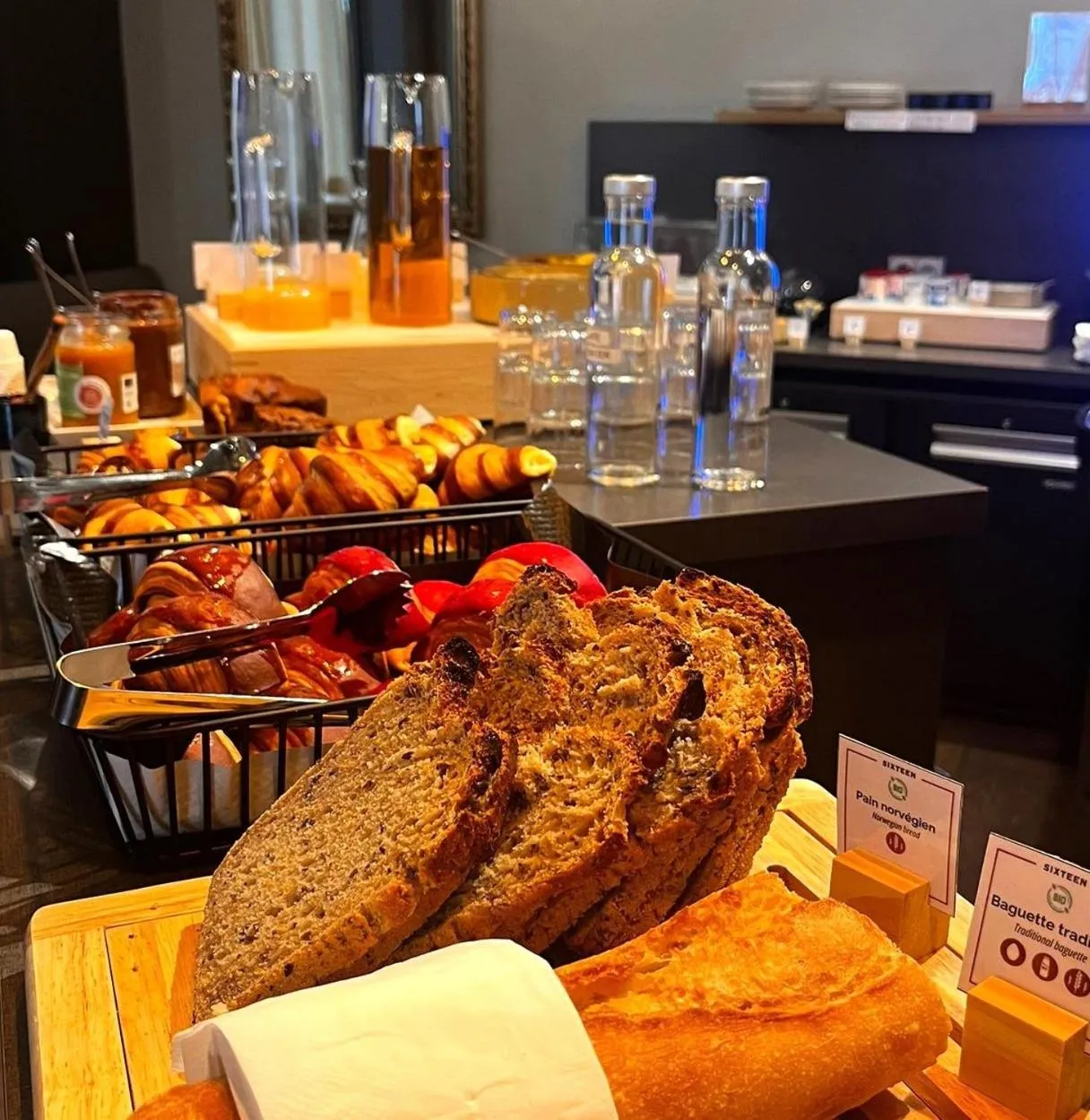 Breakfast in Hotel Sixteen Paris Montrouge