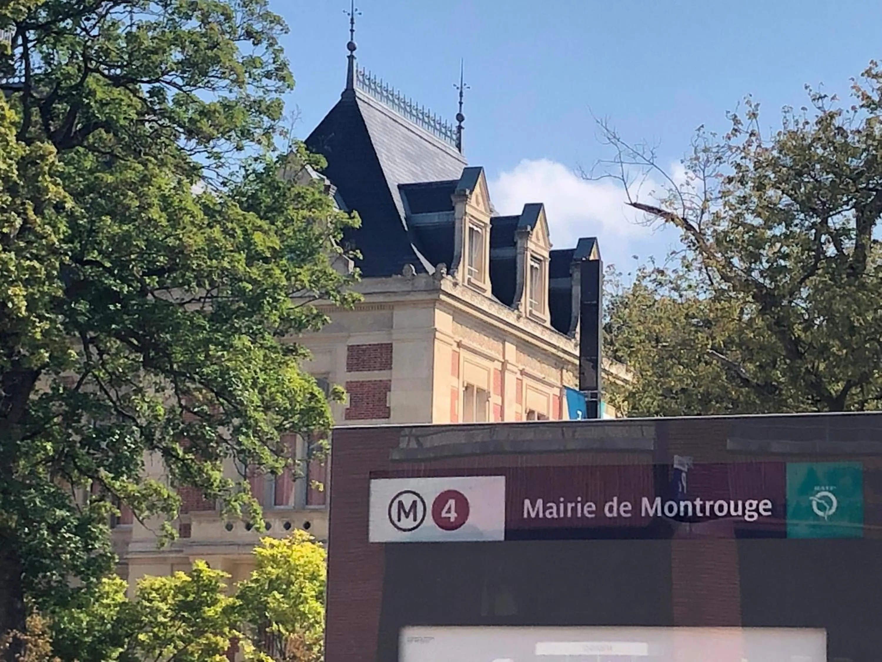 Street view in Hotel Sixteen Paris Montrouge
