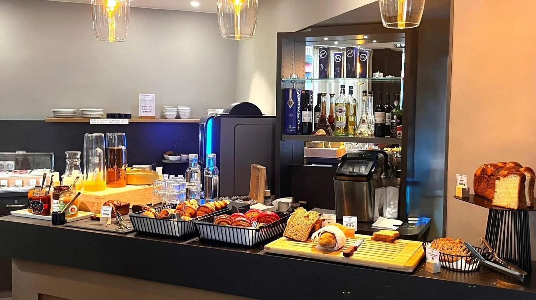 Buffet breakfast in Hotel Sixteen Paris Montrouge