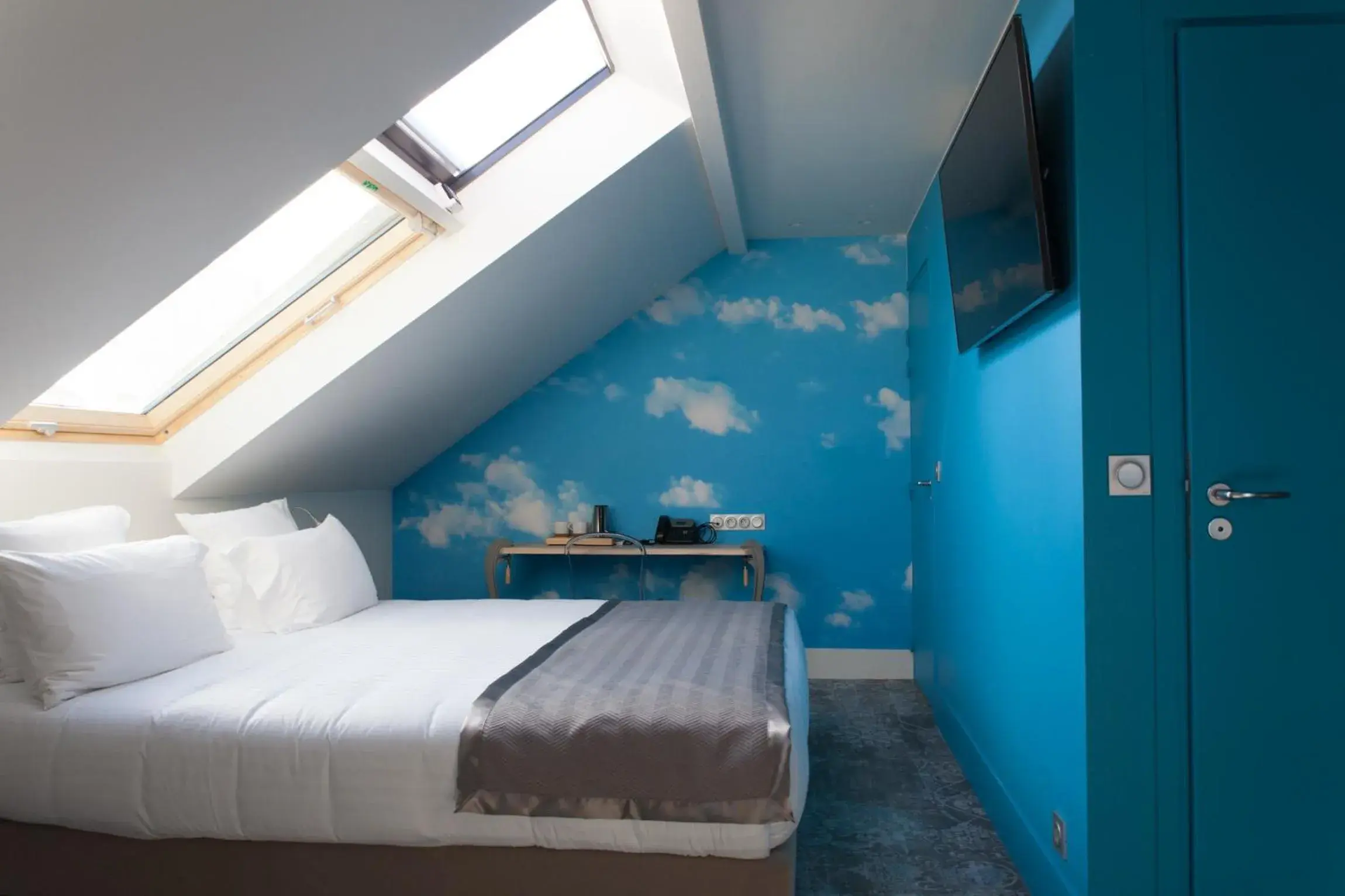 Bedroom, Bed in Hotel Sixteen Paris Montrouge Bedroom, Bed in Hotel Sixteen Paris Montrouge