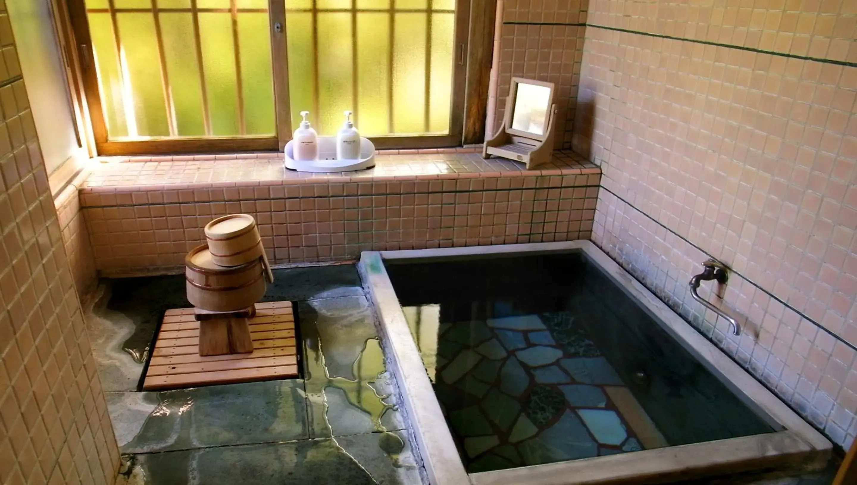 Japanese-Style Standard Twin Room with Hot Spring Bath in Gora Kansuiro Japanese-Style Standard Twin Room with Hot Spring Bath in Gora Kansuiro