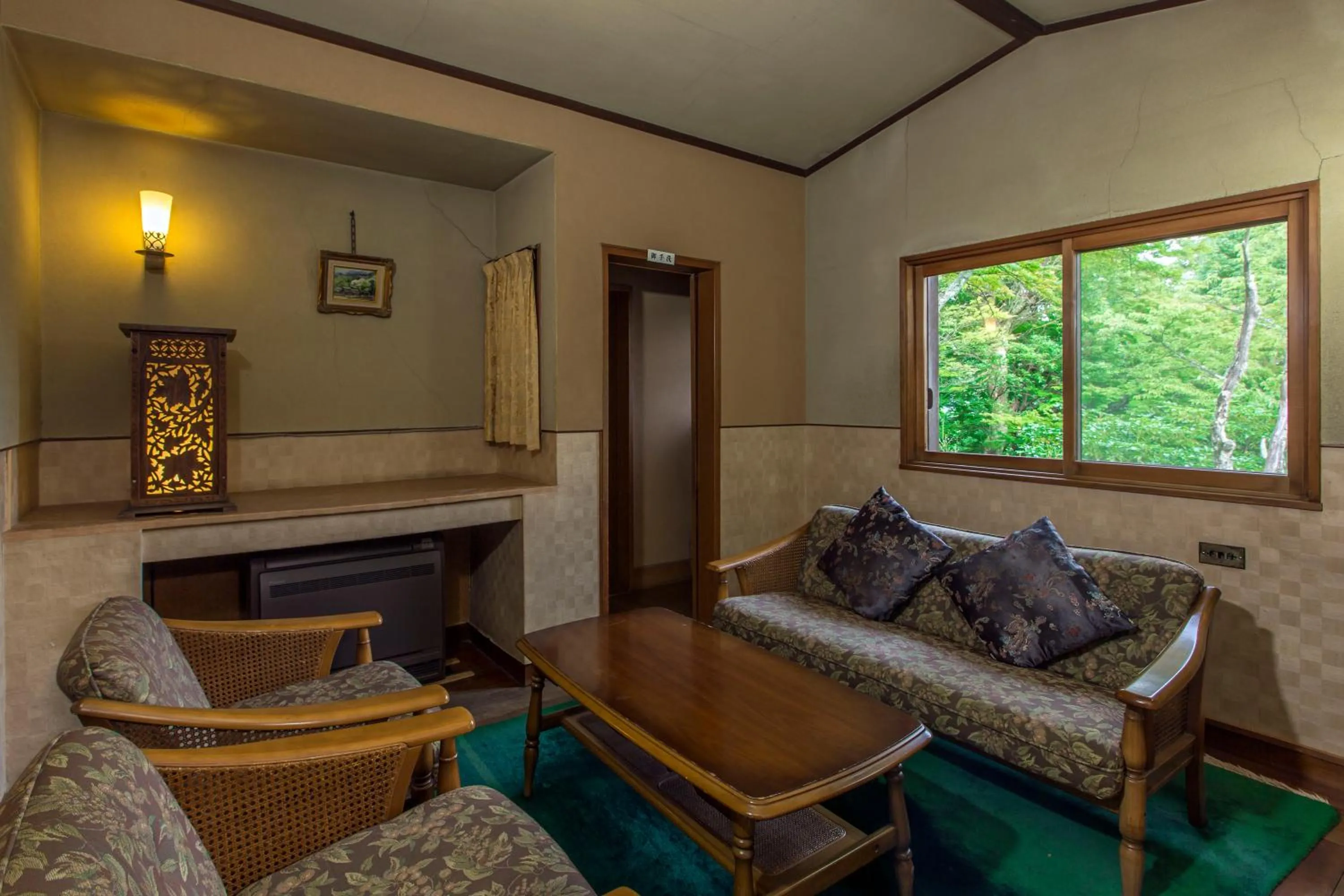 Photo of the whole room in Gora Kansuiro